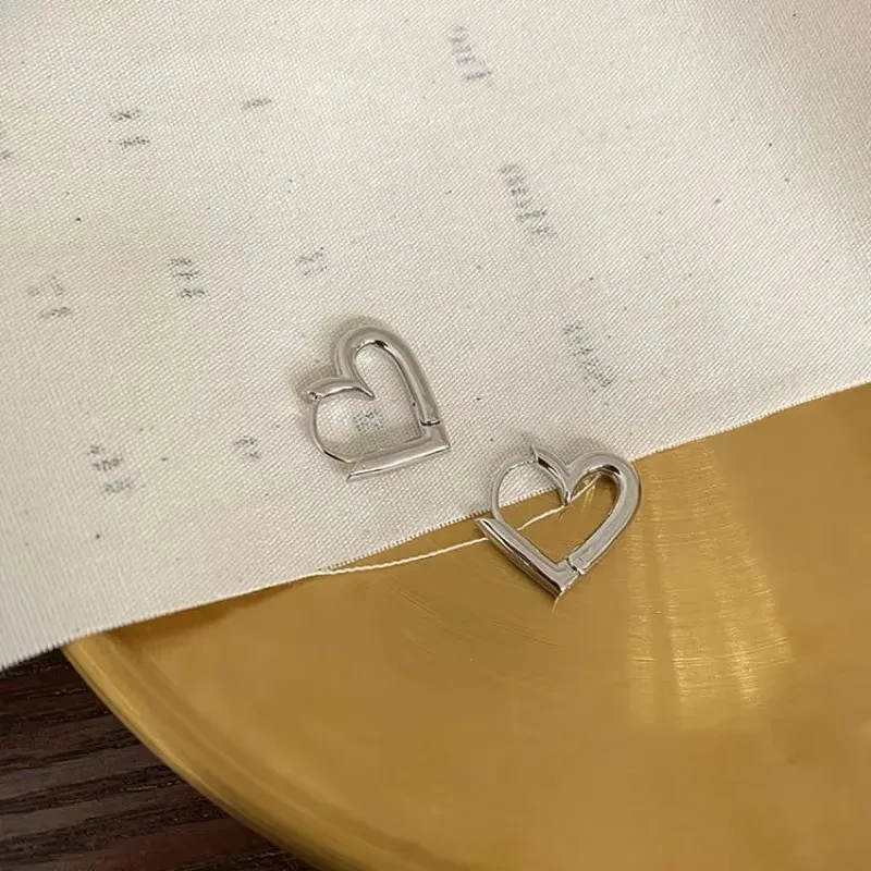 Fashion Women Silver Color Hollow Heart Earrings Korean Trendy Love Earrings Simple Small Exquisite Metal Jewelry Party Gift