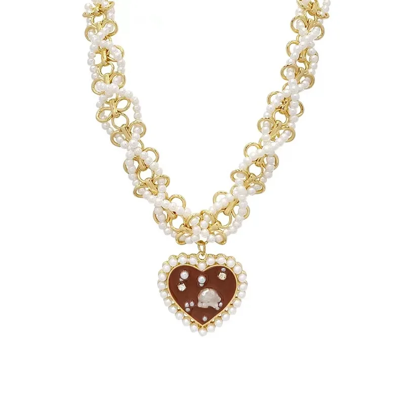 Pearl personality with heart-shaped collarbone chain