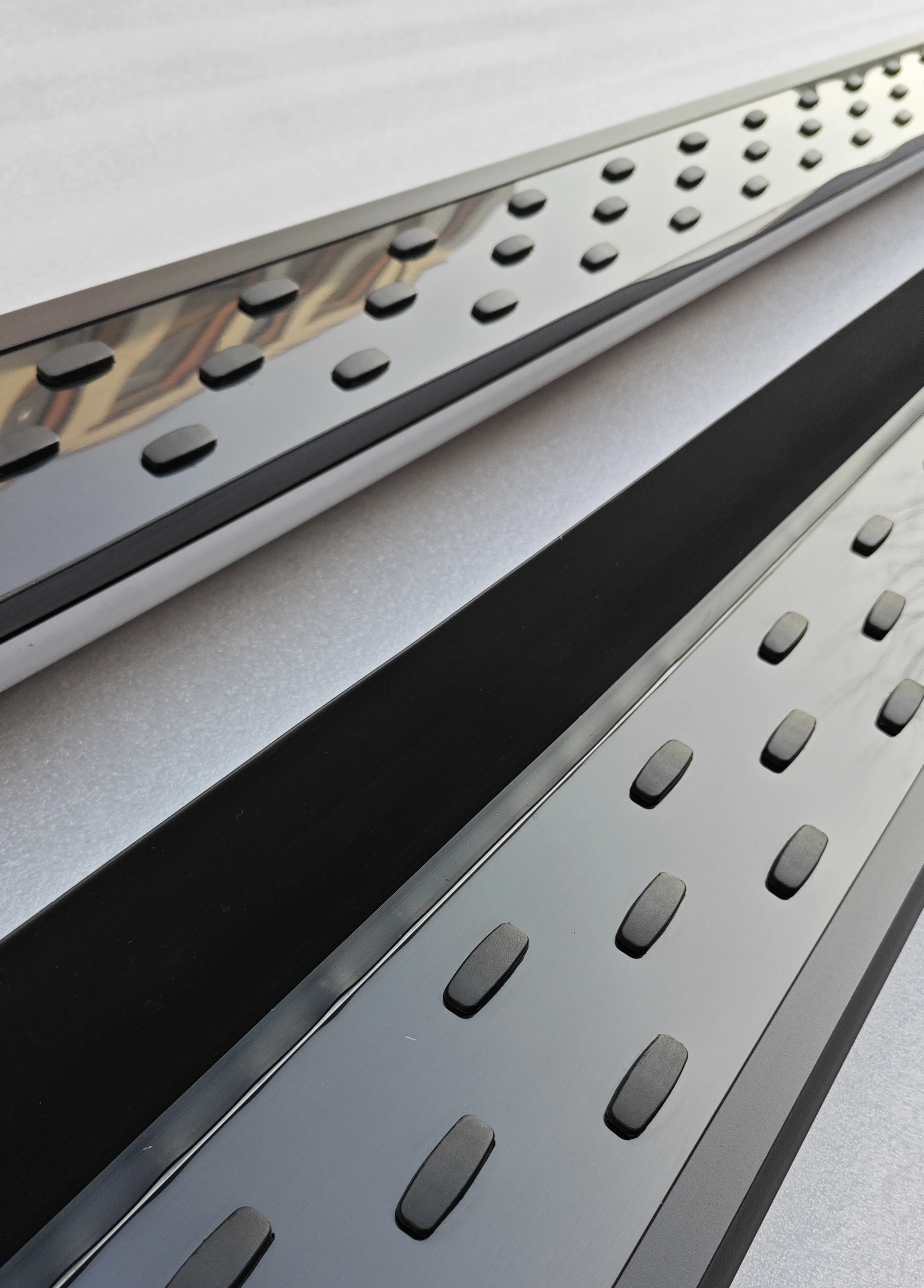 2 قطعة مناسبة لسيارة رينج روفر فيلار 2018-2025 لوحات تشغيل من الألومنيوم خطوات جانبية تصميم مضاد للانزلاق ونمط خارجي محسن #2