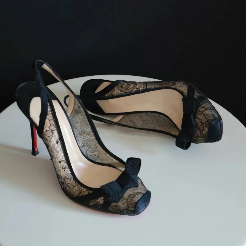 

Кружевные пикантные сандалии с открытой пяткой и квадратным носком, женские элегантные банкетные модельные туфли на мелком каблуке, женские модные брендовые женские туфли на высоком каблуке с бантом