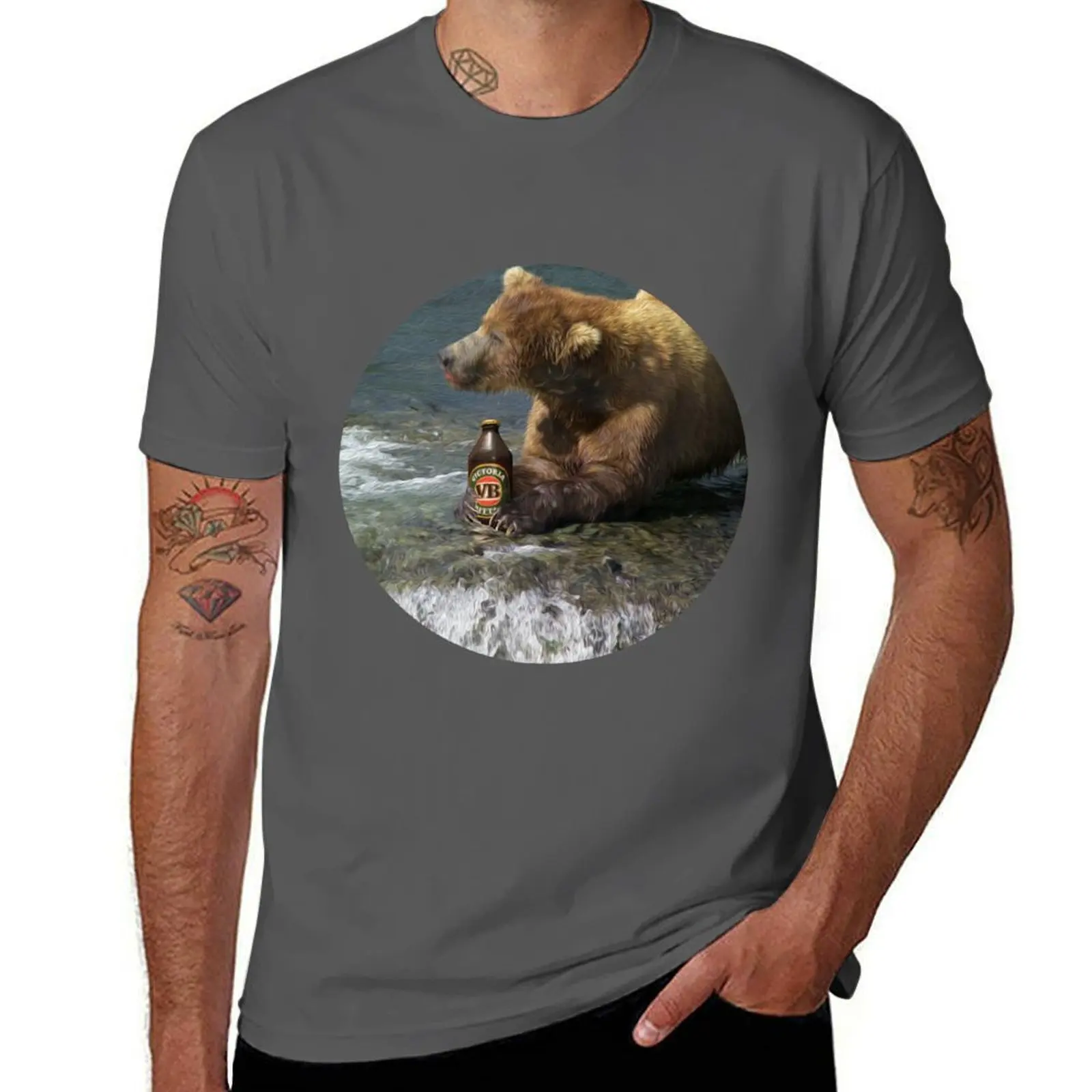 

Bear catching beer in a river (Round) T-Shirt Quick Dry Sports Short Sleeve Tee