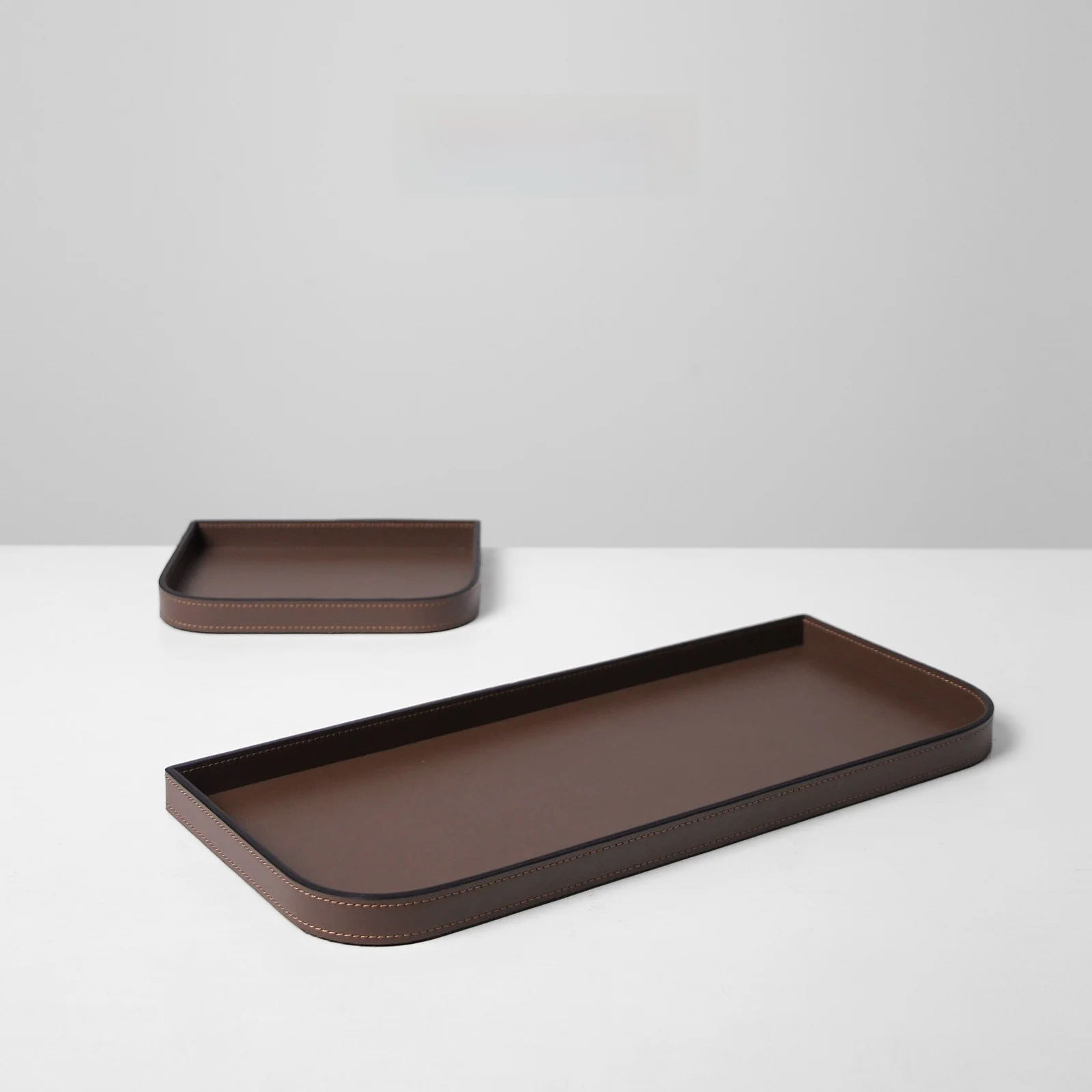 

Modern Luxury Handmade Leather Tray Desktop Storage Plate Home Decorative Accories for Hotel Homestay Sample Room Villa