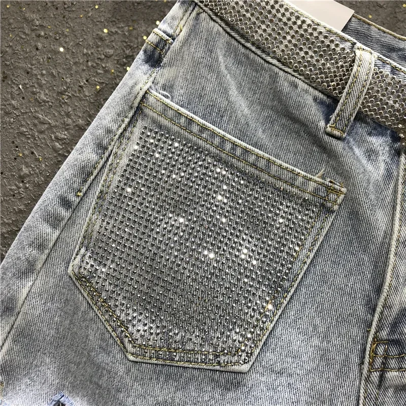 Letnie damskie szorty jeansowe z wysokim stanem, zdobione dżetami, z frędzlami, z dziurami, asymetryczne, niebiesko-białe, damskie koreańskie szorty jeansowe.