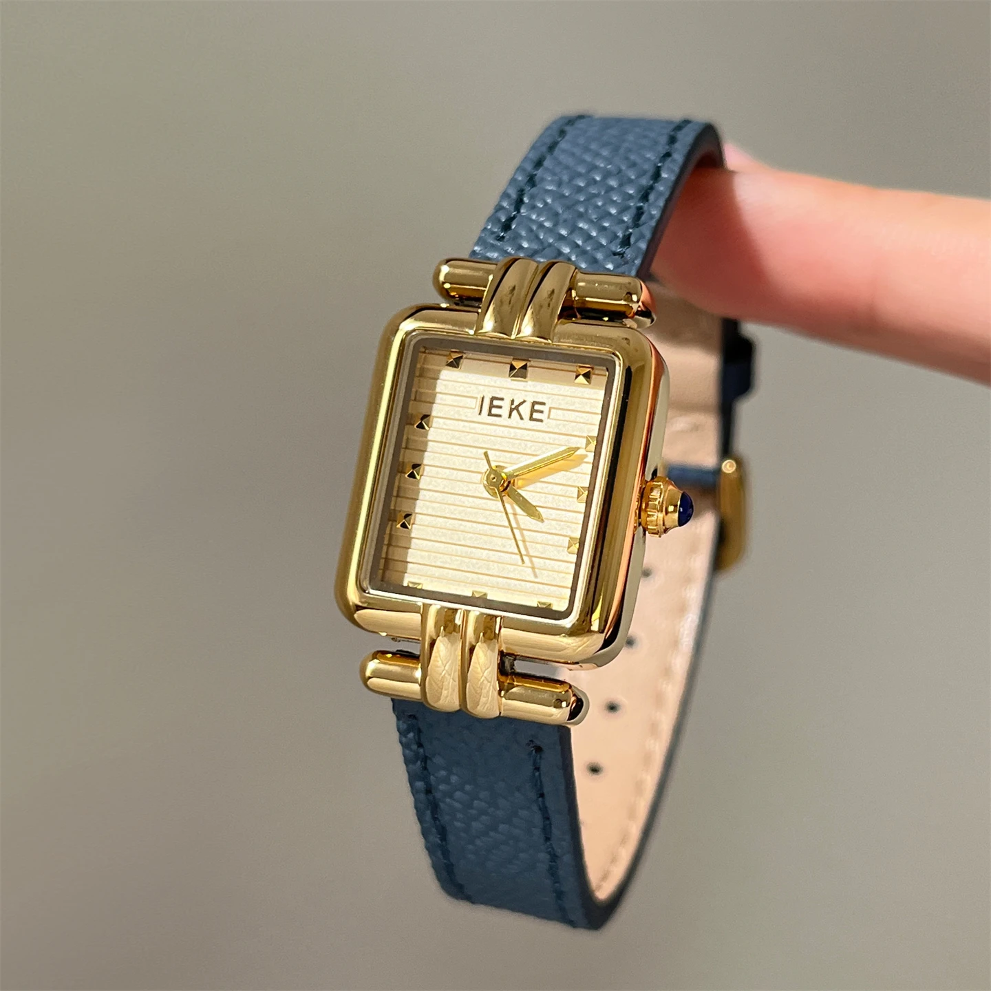 Golden T-shaped diamond watch with retro style for women, niche and exquisite student quartz watch