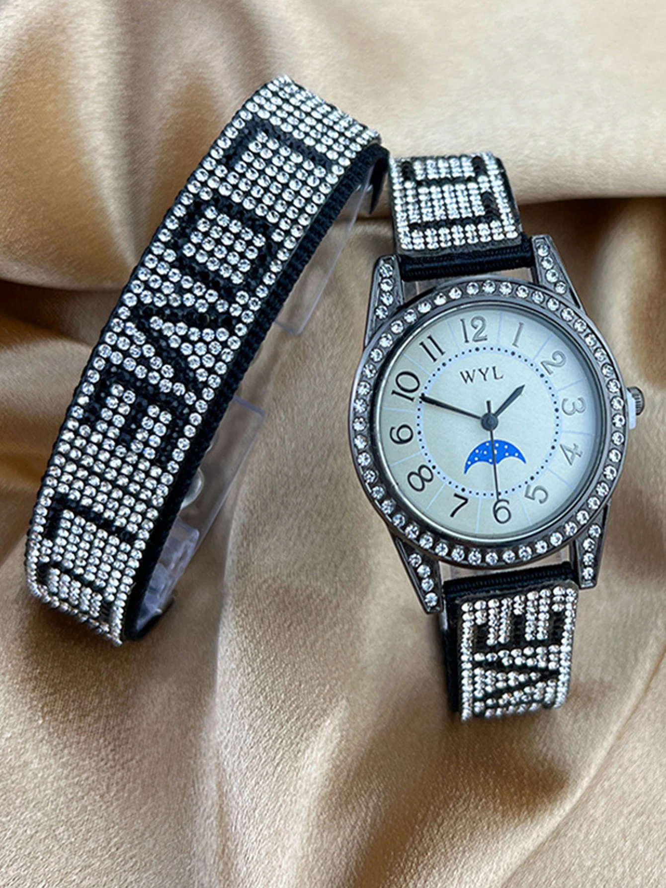 

Модные женские часы LOVE со стразами - циферблат с фазами Луны, черно-серебристый ремешок LOVE, блестящие повседневные часы для ежедневной носки и уличного стиля