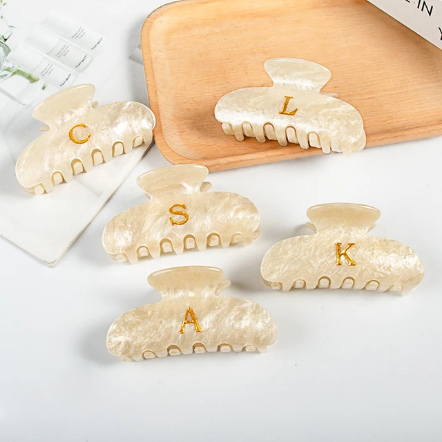 Nowy kreatywny projekt 8.6cm geometryczna litera spinka do włosów pazur dla eleganckich dziewcząt moda beżowy akrylowy klips w kształcie rekina akcesoria do włosów