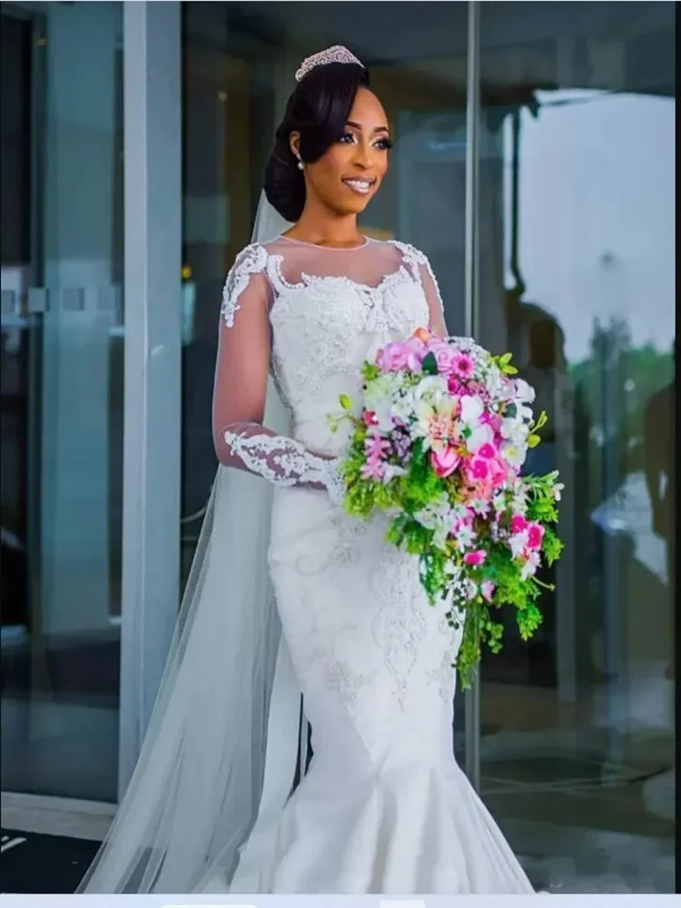 Maßgeschneidertes neuestes Meerjungfrau-Hochzeitskleid mit Perlenapplikation, Kapelle, Schleppe, Illusion, lange Ärmel, Brautkleider in Übergröße