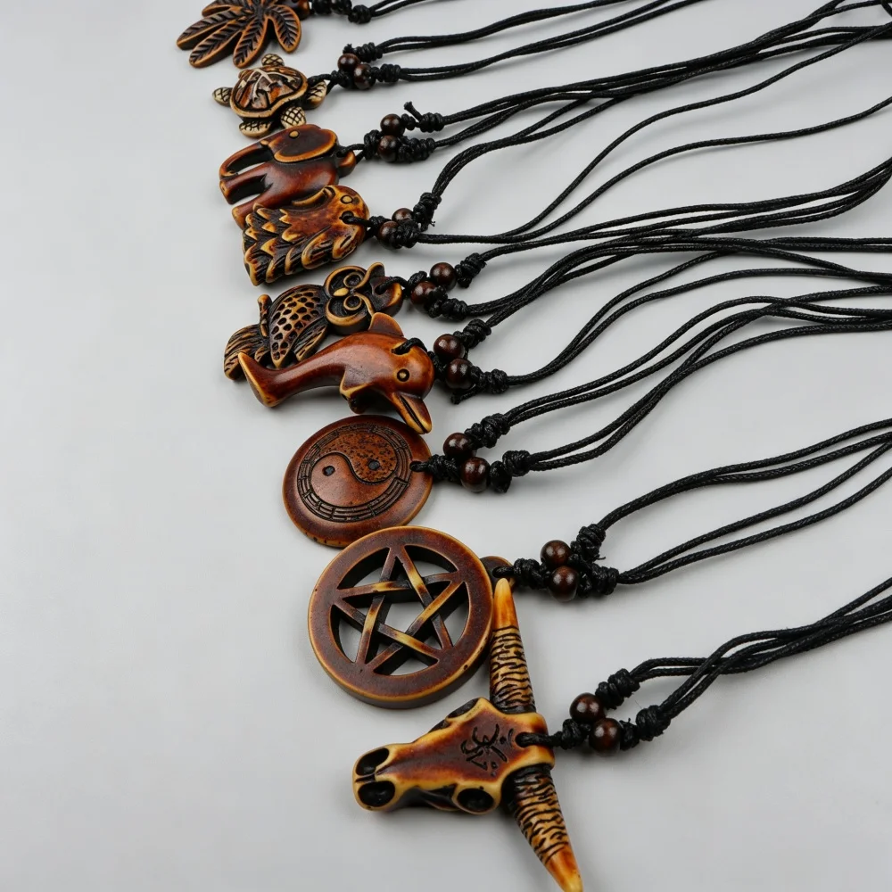 6/12Pcs/Lot Vintage Tribal Wooden Pendant Necklace For Men Women Adjustable Elephant Turtle Animal Mixed Jewelry Party Gifts