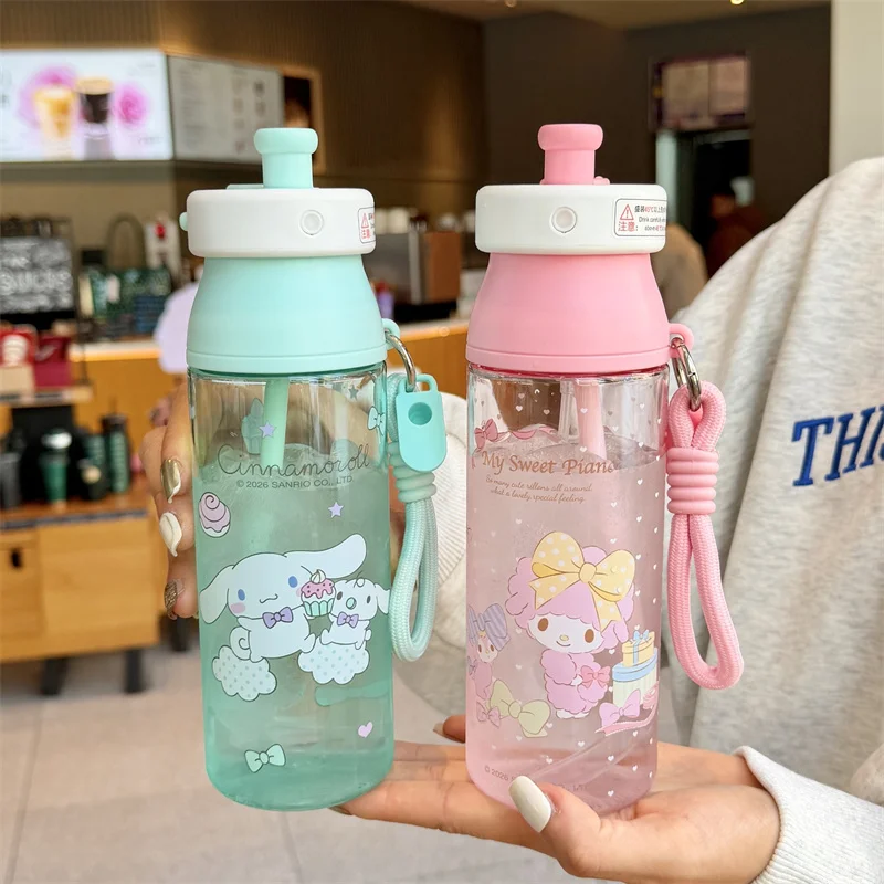 X&W 500ML Sanrio Plastic Water Bottle Kuromi HelloKitty Spray Straw Cup Summer Portable Outdoor Cold drink cup For Kids Student view 2