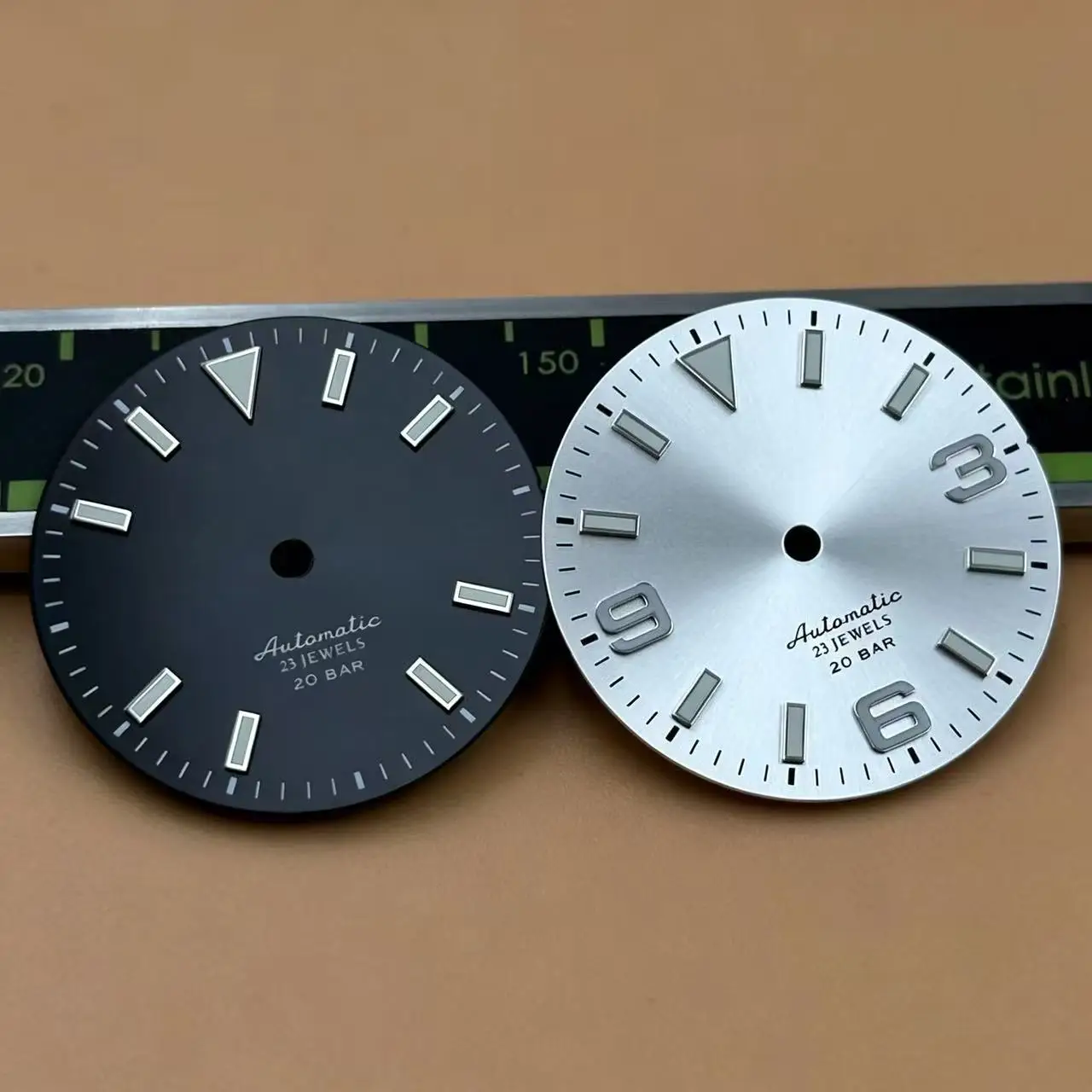 

28.5mm NH35 sunburst dial Green luminous Original mechanical watch S dial Single date suitable for Seiko modification