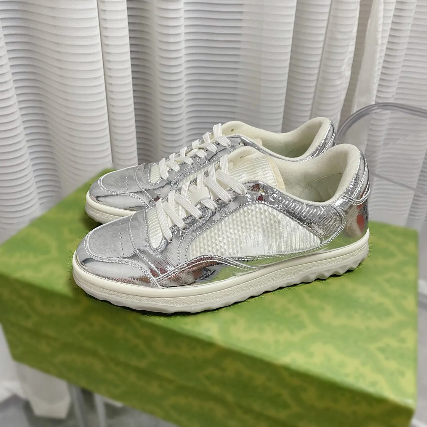 Little White Shoes Couple Round Toe Lace Up Flat Heel Sports and Casual Shoes Fashion Genuine Leather Color Block Shoes