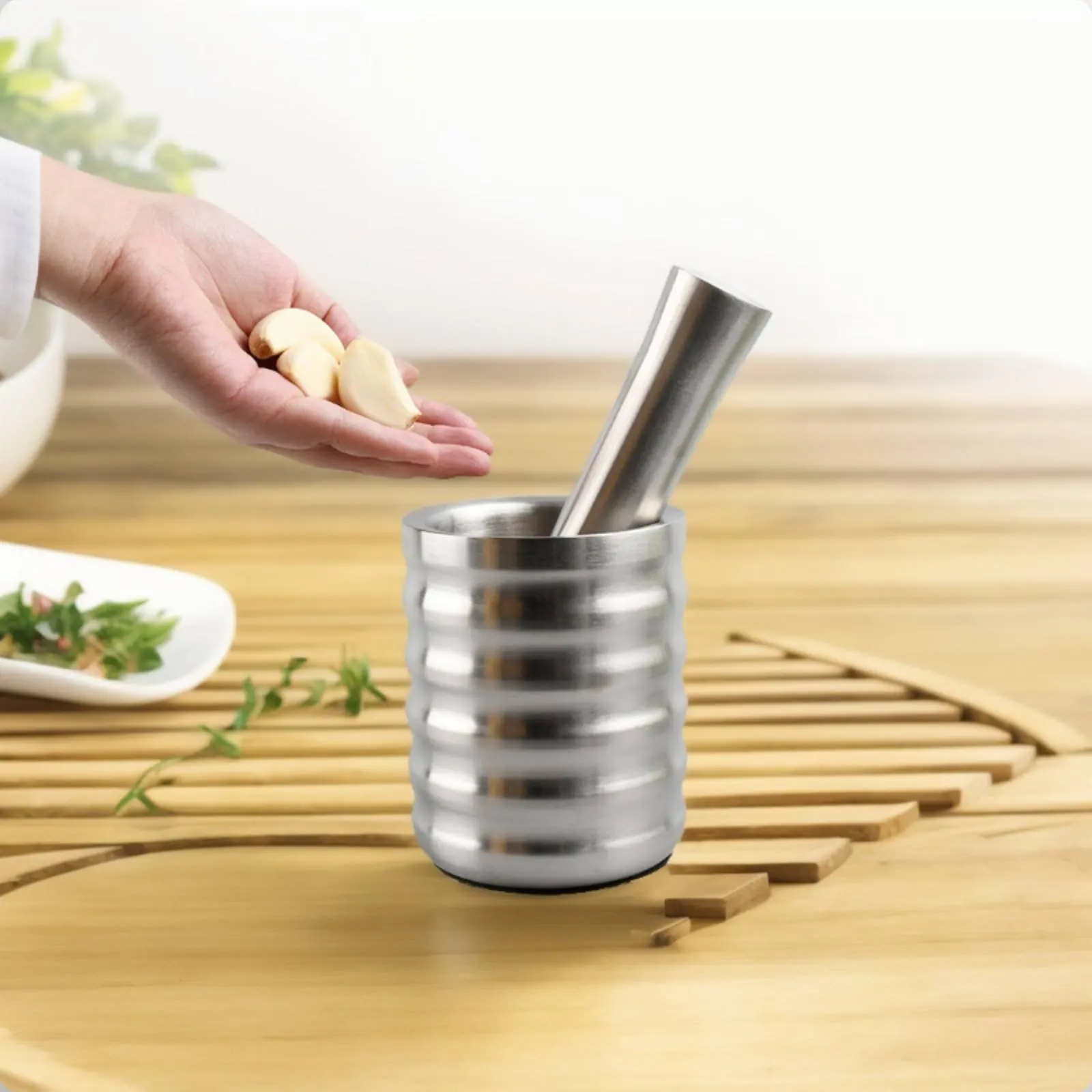 Stainless Steel Mortar and Pestle Sturdy Mortar and Pestle Set Garlic Grinder Cup Easy to Clean Herb Grinder Bowl Non-Slip Base