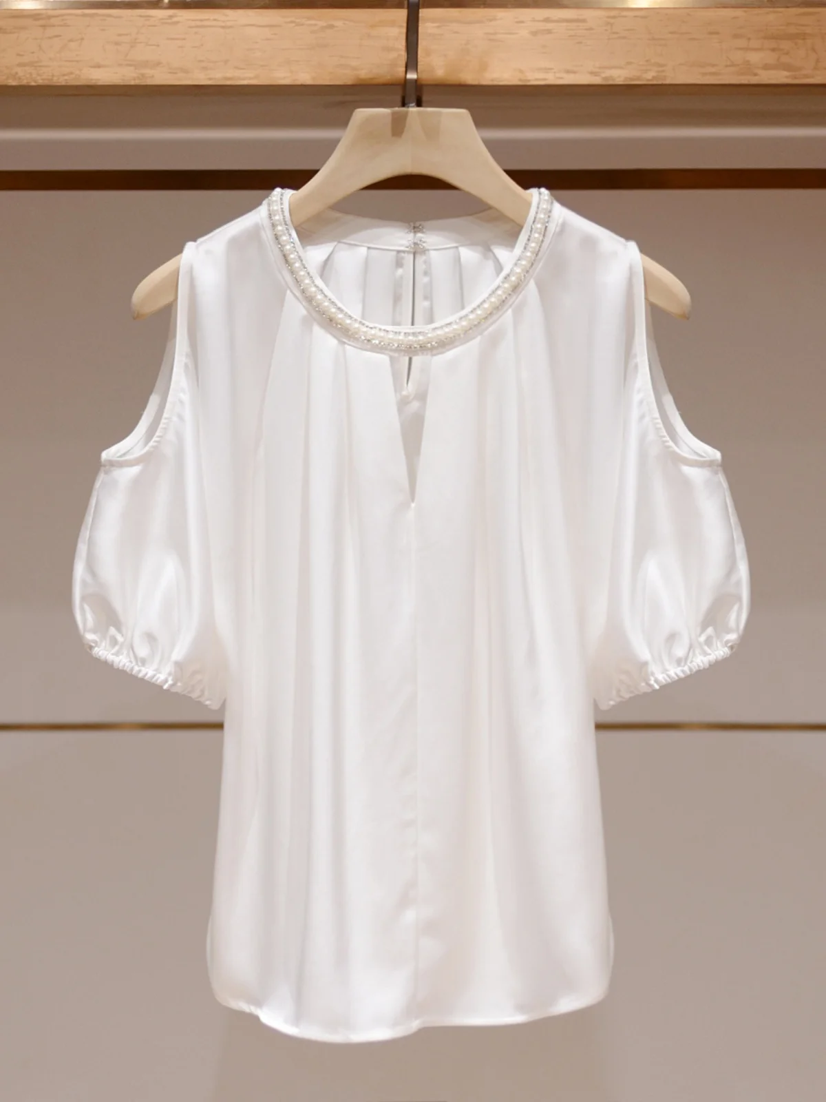 

Ele White irt with Bubble Sves And round Ne for Women Skin-friendly Breathable ort Sve Embellied Top