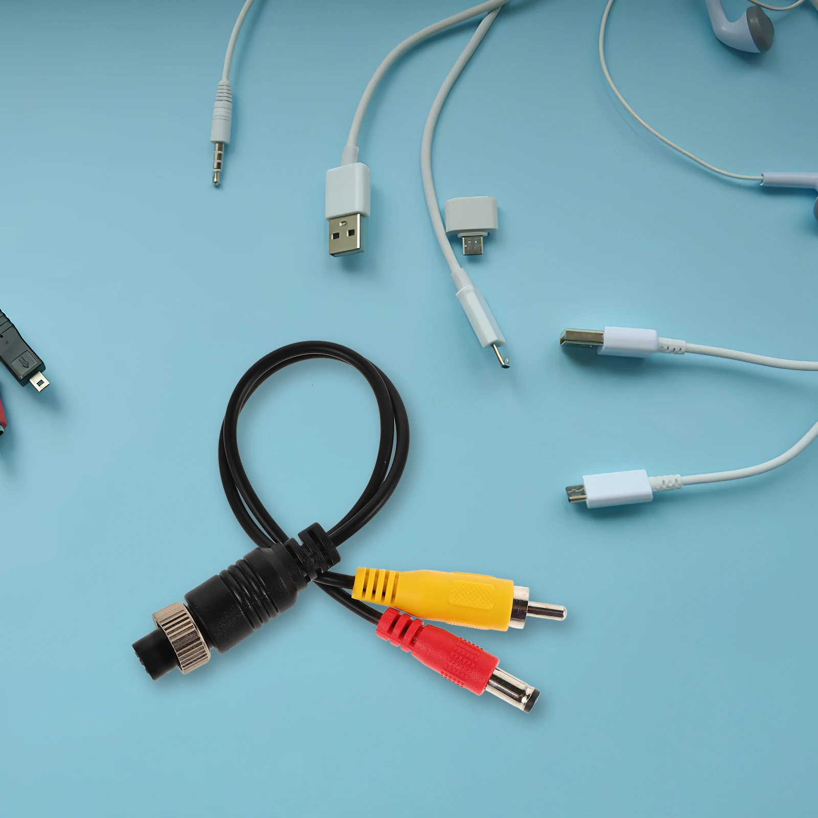 

Car Aviation Extension Cable Female to RCA+DC Adapter 4 Pin Camera Cord Connector For Navigation Reversing Systems