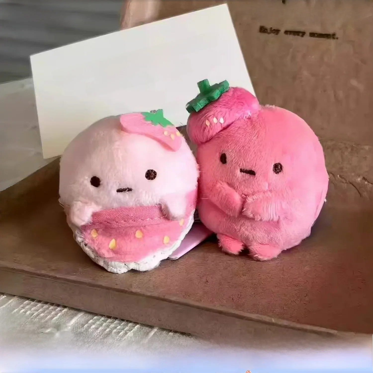 adorable-peluche-de-fresa-rosa-pelota-de-handball-version-japonesa-corner-life-peluche-redondo-muneco-de-peluche-marca