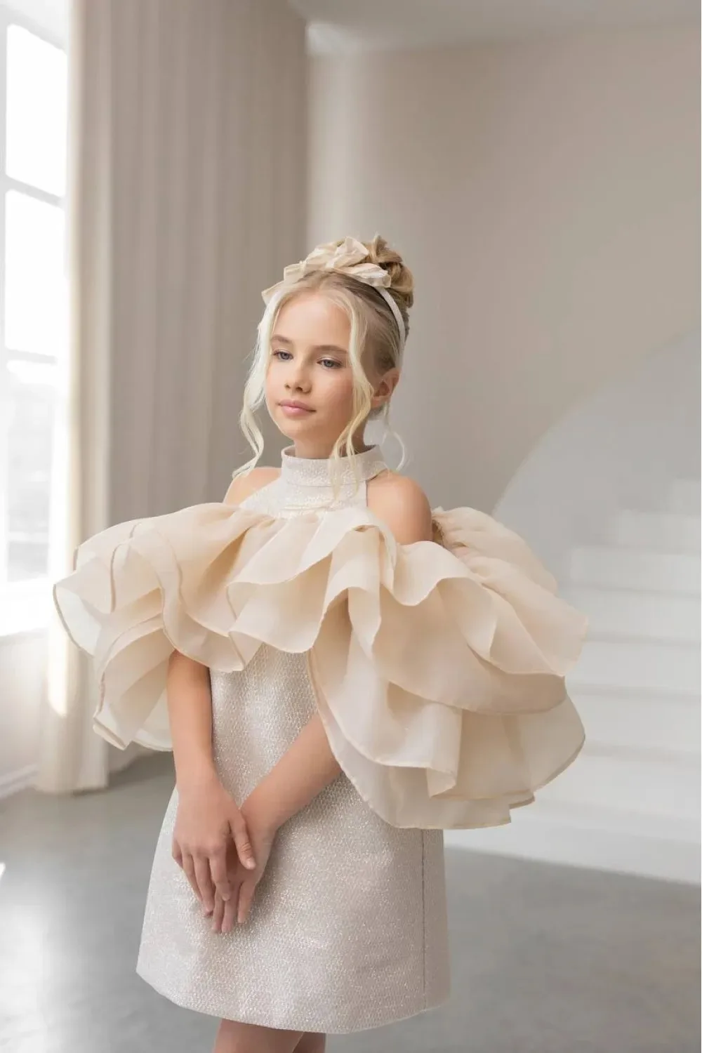 فساتين فتاة الزهور مخصصة قبالة الكتف لحفلات الزفاف الكشكشة طول الركبة جميلة أول مناولة للأطفال فساتين حفلات أعياد الميلاد #1