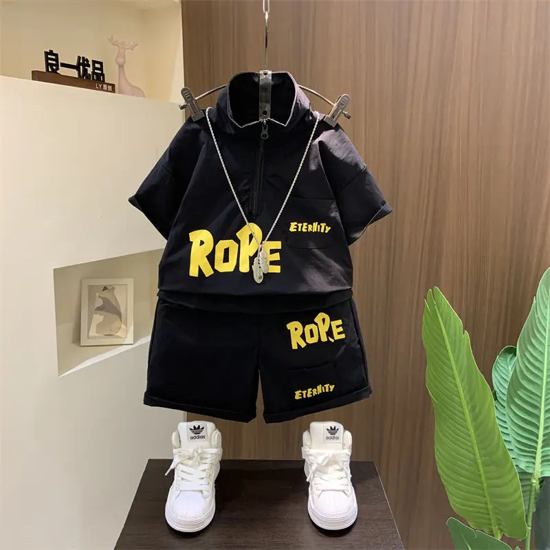 Sweatshirts Summer New Boys Stand Collar Letter Spliced Half Zipper Pockets Stylish Loose Short Sleeve Elastic Shorts Sets