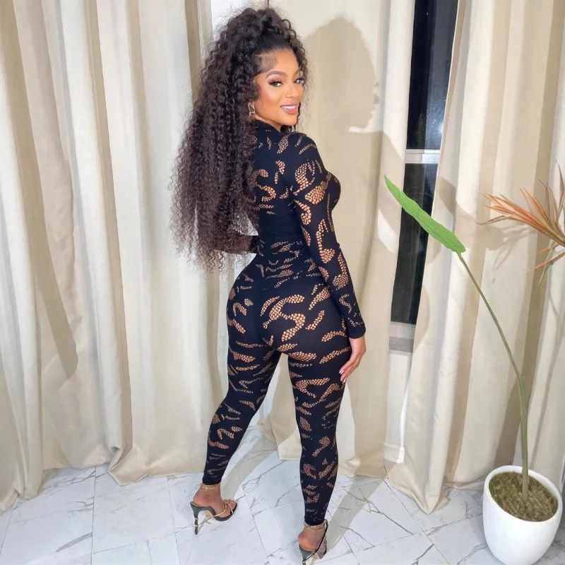 بدلة قفز ضيقة شفافة مفرغة من الدانتيل لخريف 2025 بأكمام طويلة ورقبة دائرية وأكمام طويلة للفتيات أنيقة للحفلات والنوادي