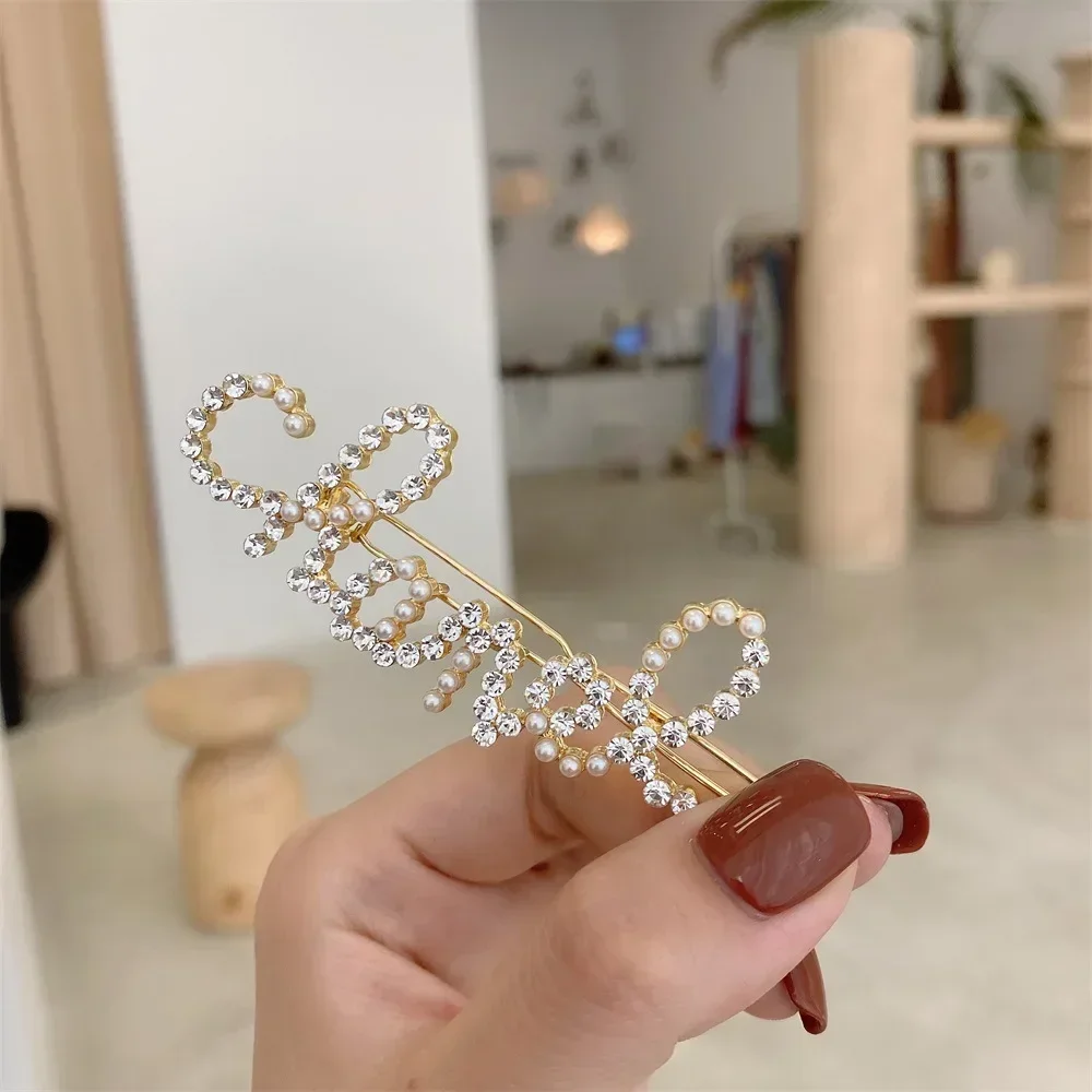 

Temperament Letters Side Clip Hair Card A Word Clip Simple Pearl Hair Clip Headdress Female Rhinestone Hair Accessories