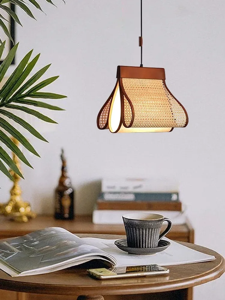 Imagem -02 - Modern Japanese Wabi Sabi Lustres Retro Rattan Tecelagem Lustres Home Pendant Lights Jogos Indoor Living And Dining Room Decoration