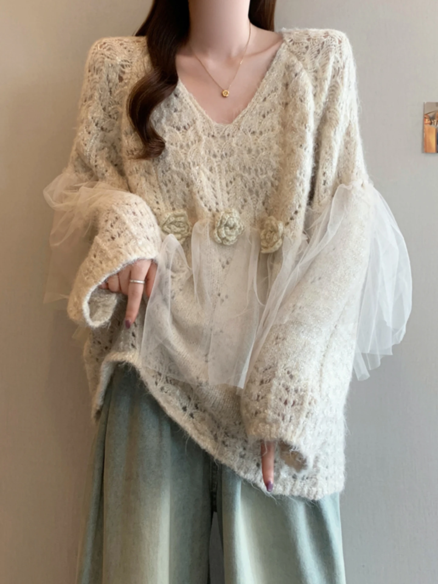 

Женский вязаный свитер с кружевными вставками, свободного кроя, с V-образным вырезом, длинными рукавами, средней длины, повседневный, с цветочной 3D-вышивкой, больших размеров