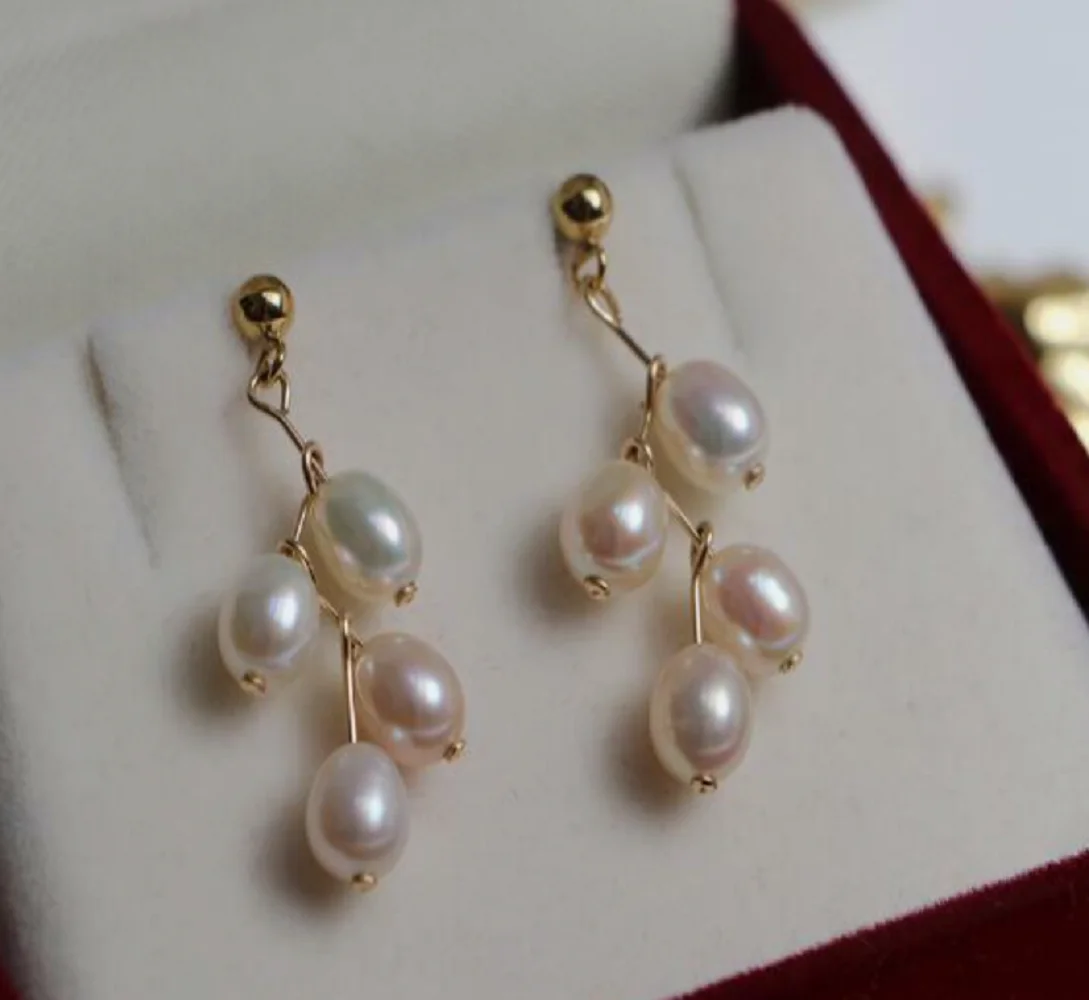 

Fashionable AAA+6-7mm natural white akoya pearl earrings in 14Kp gold