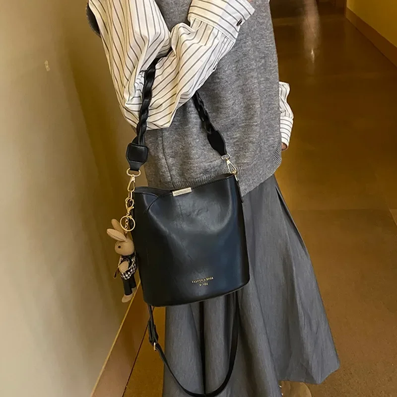Minimalist Vintage Diaper Bag For Women Elegant Crossbody Bag Luxury Designer Tote Leather Textured And Trendy Creation