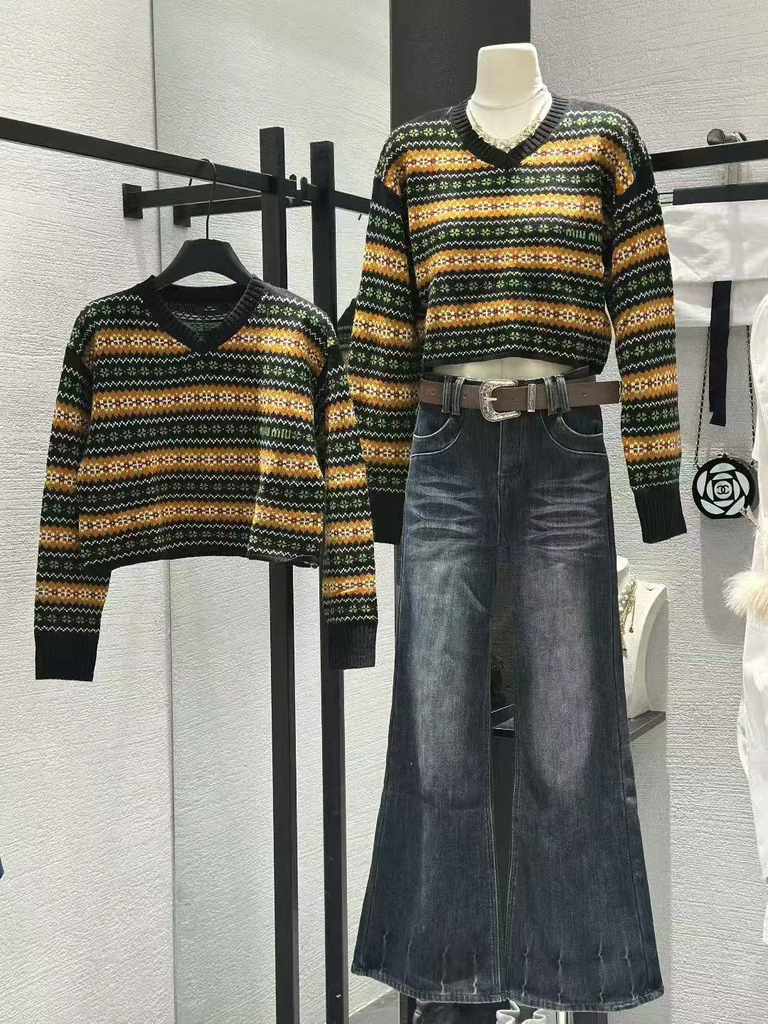 

Vintage Autumn Winter New Loose Slim V-Neck Knitted Sweater Women's Versatile Commute Style Long Sleeve Short Pullovers F462