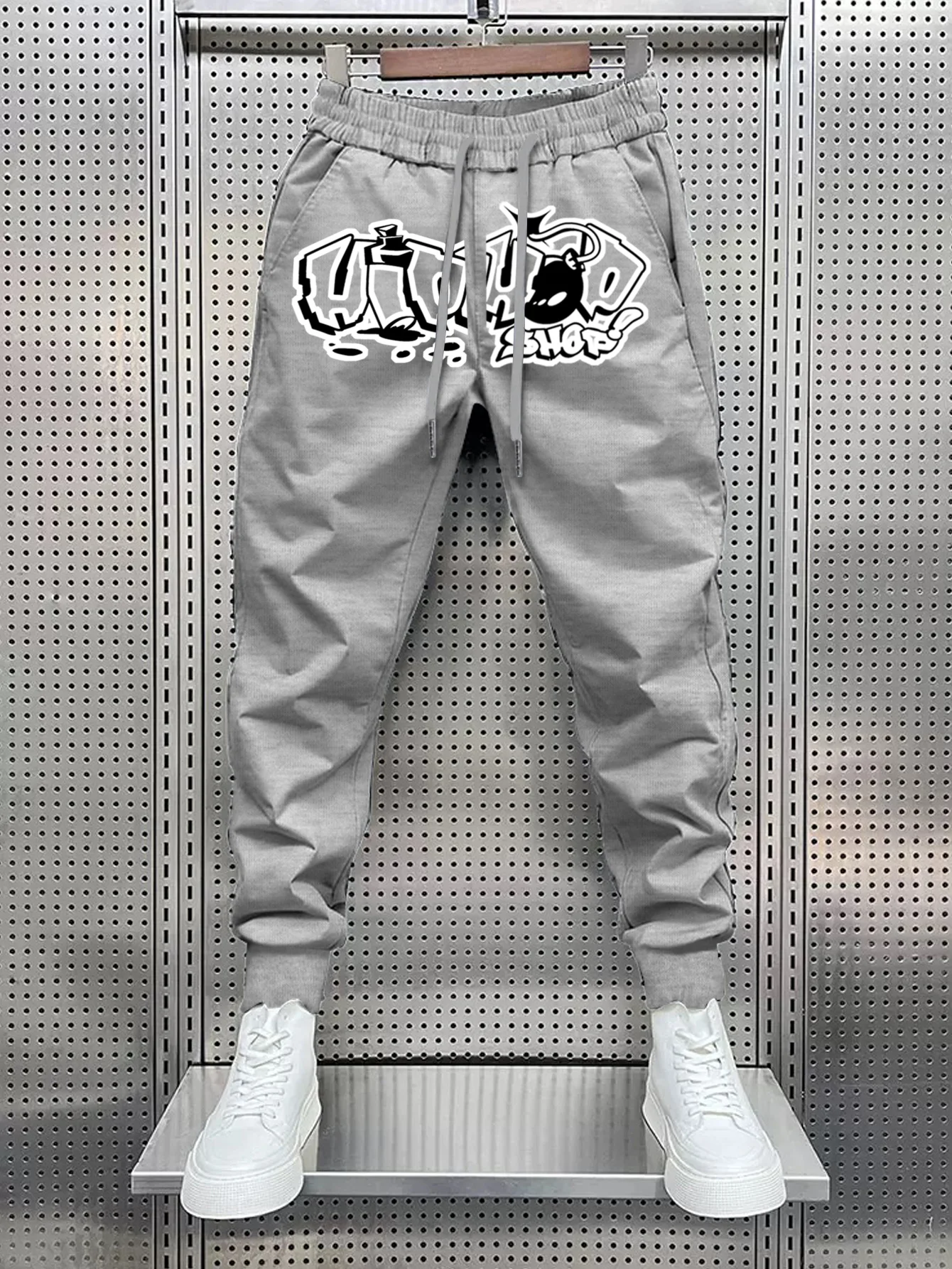 Die neuen Herrenhosen für den Herbst 2025, lässig und modisch für den Außenbereich mit 3D-Buchstabendruck für Komfort