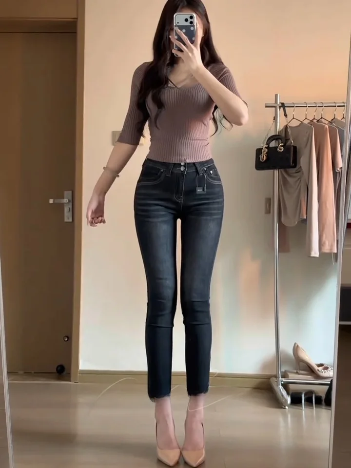 

Джинсы в американском стиле с вышивкой, черные, облегающие, с двойной застежкой, с высокой талией, утягивающие, эластичные, укороченные, из денима.