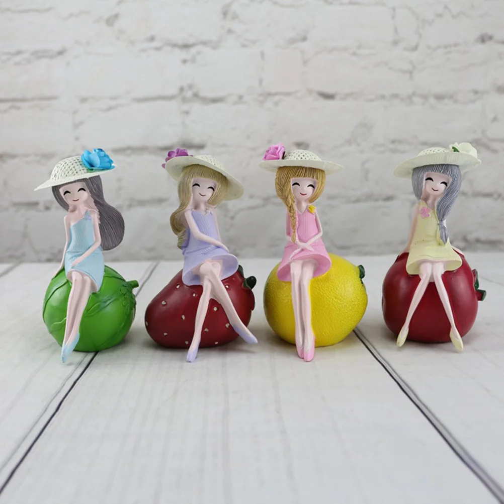 

Strawberry Girl Resin Desktop Mini Ornament Cartoon Sculpture Craft for Home Office Resin Ornament