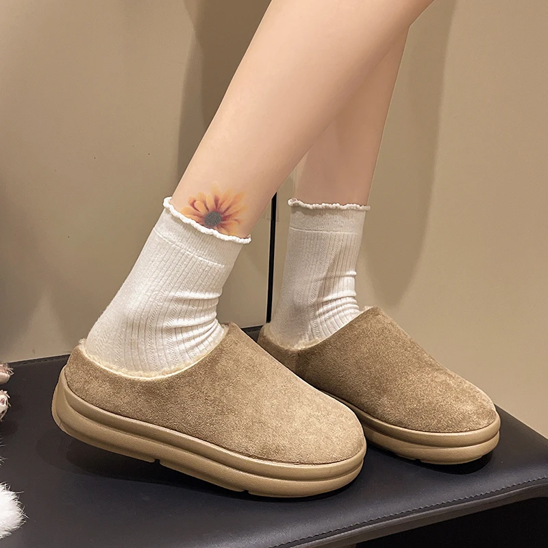 รองเท้ามุลเลอร์แต่งขนเฟอร์ สไตล์ใหม่สำหรับฤดูใบไม้ร่วงและฤดูหนาว รองเท้าแตะสำหรับใส่เป็นเสื้อคลุมด้านนอกที่ให้ความอบอุ่น รองเท้าแตะผ้าขนสัตว์มีฮู้ด