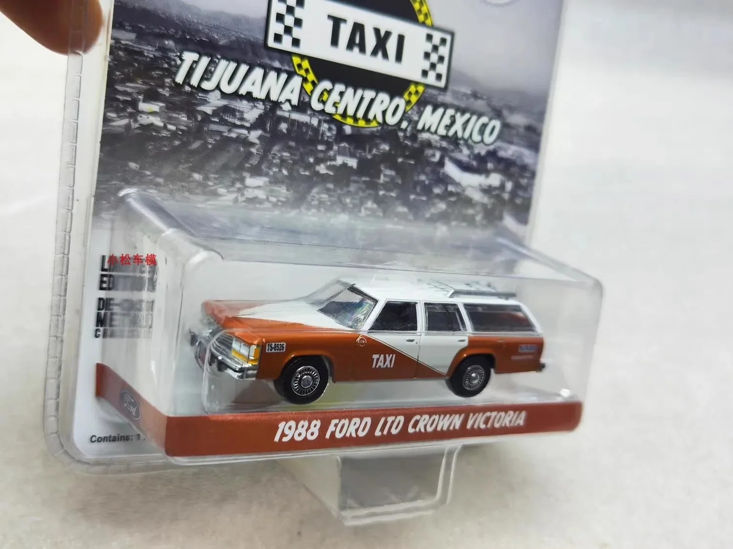 1:64 1988 Ford LTO Crowna Victoria Taxi Diecast Metal Alloy Model Car Toys For Gift Collection