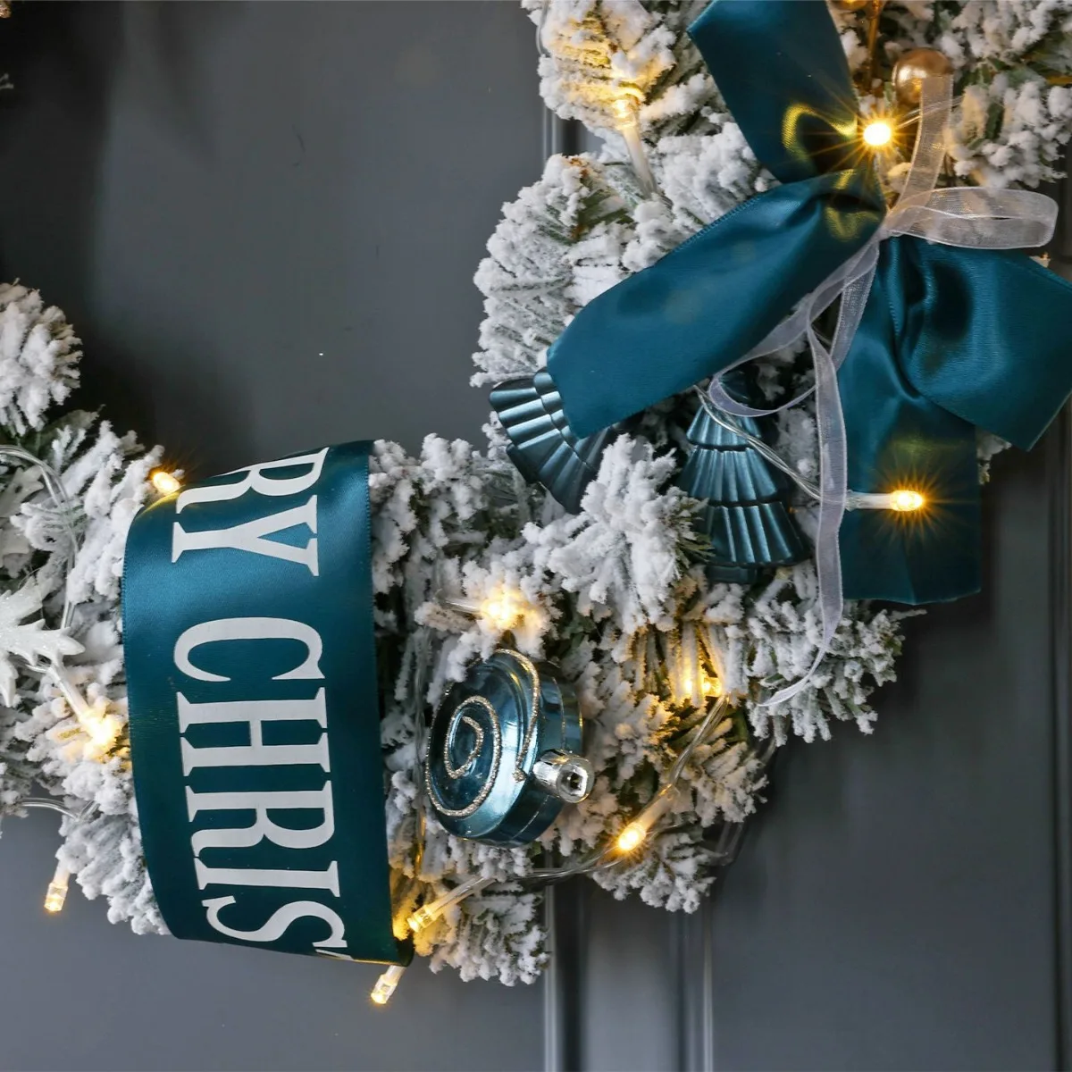 Christmas Wreath  White Blue Snow Flocked Winter Wreaths with Xmas Ball Bow Ribbon Gifts Box Snowy Flocked Xmas Wreath Decor view 6