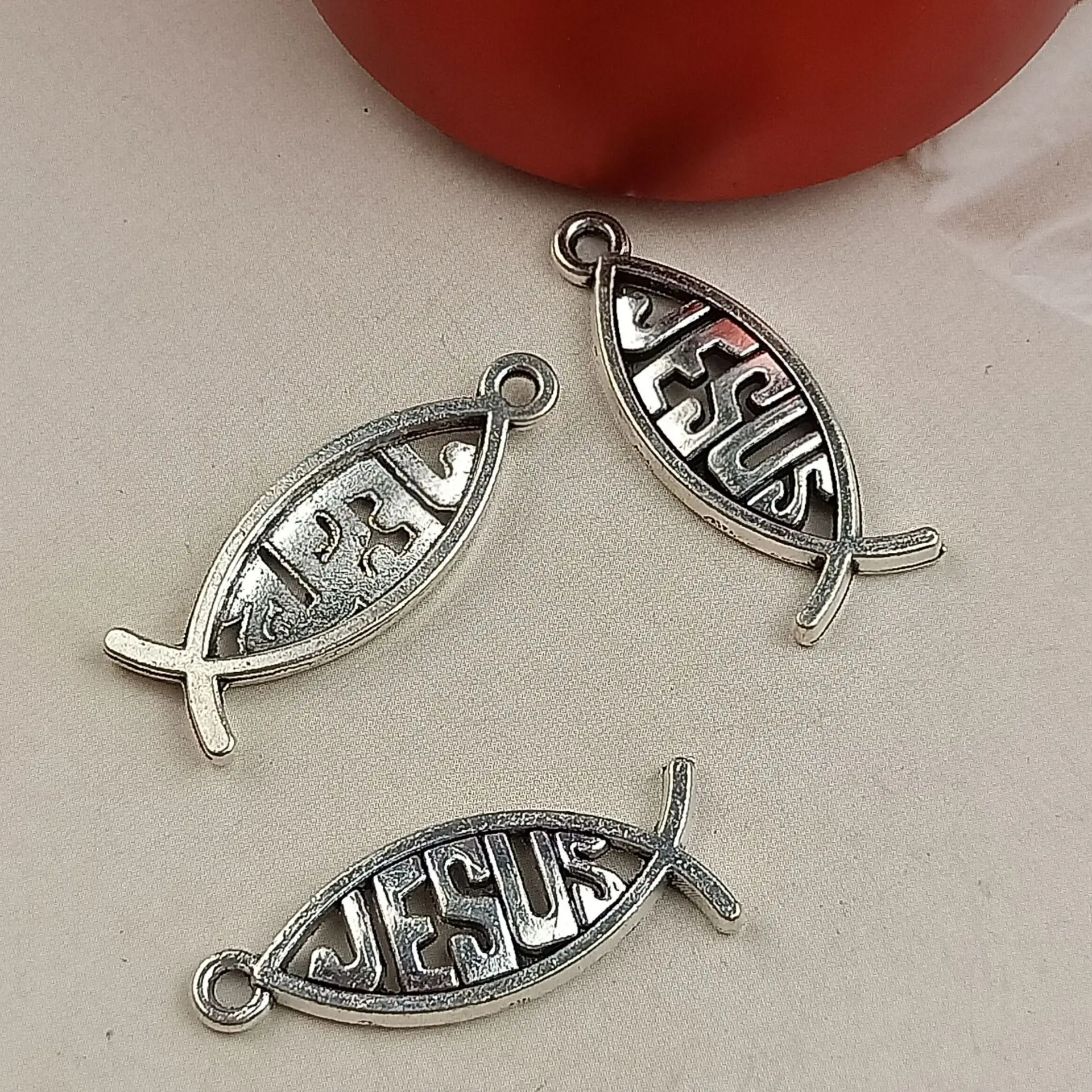 50pcs Vintage Hollow Jesus Fish Key Chain Charms Christian Cross Alloy Pendant ForDIY Bracelet Necklace Keychains Jewelry Making