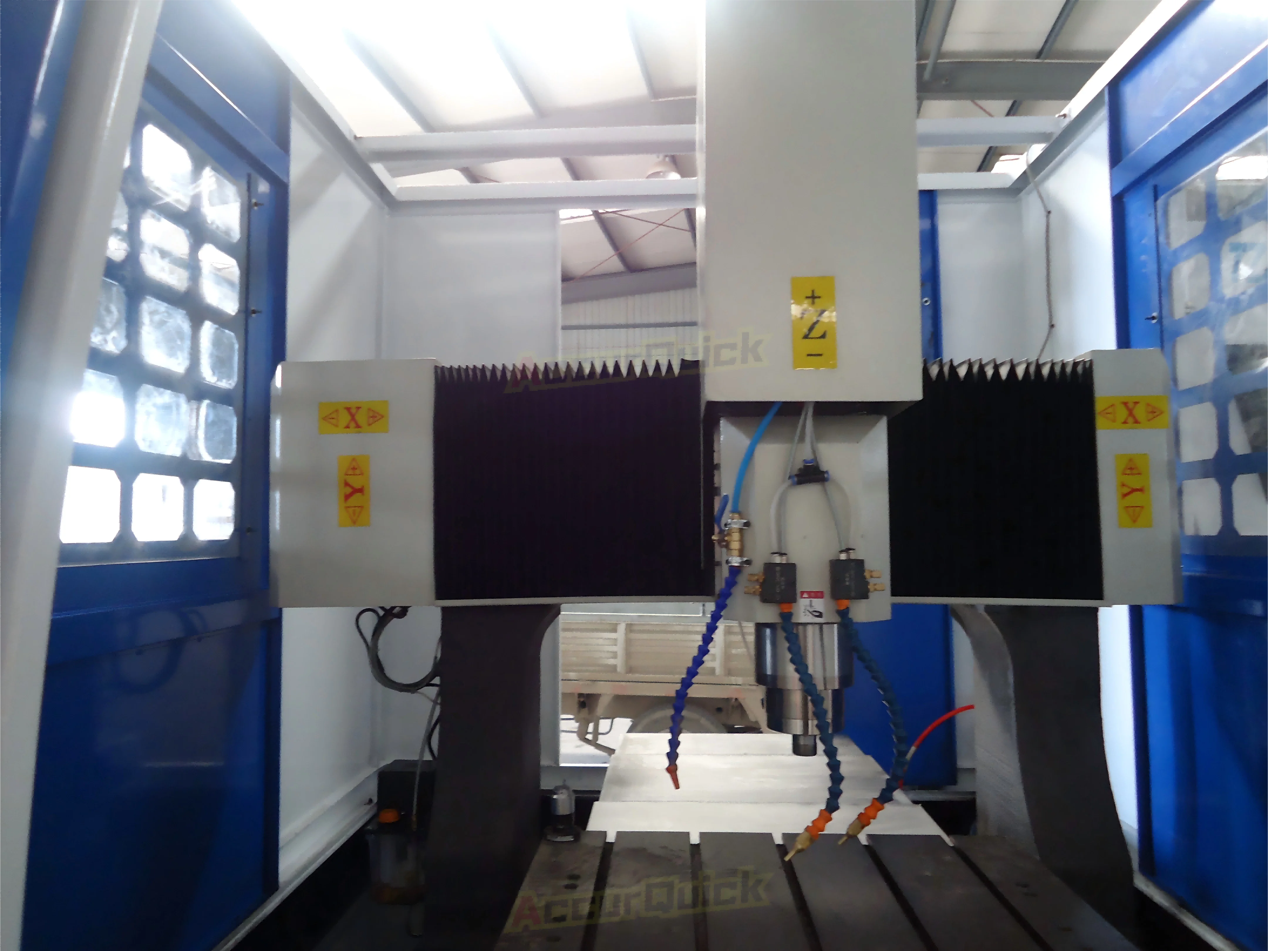 Factory Price 6075 AccurQuick Cast Iron CNC Metal Milling Router LNC Control CNC Engraving Machine for Moulds Making