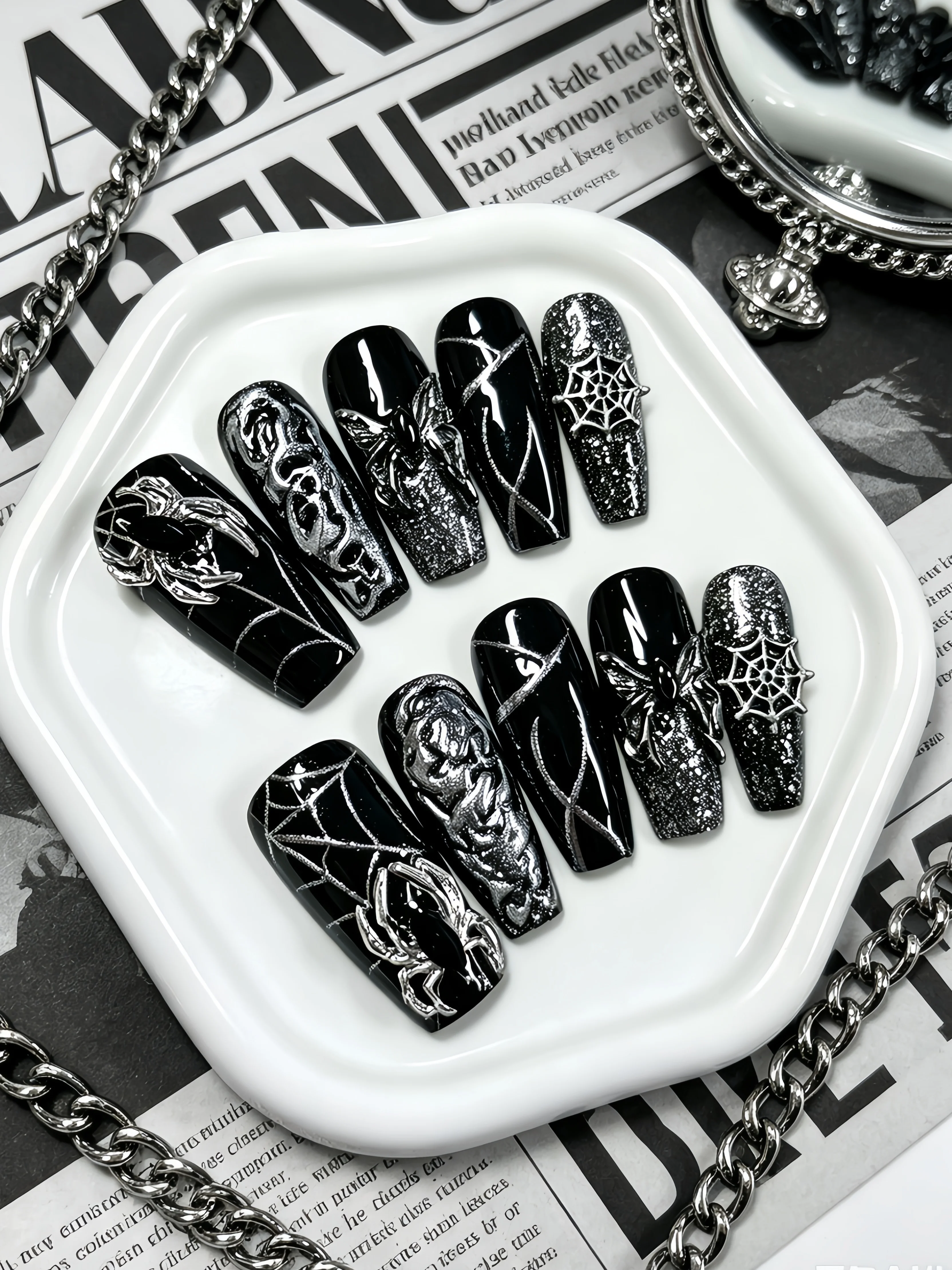 10 Black Silver Glitter Gradient Press-On Nails, Featuring Silver Glitter Outline, Hand-Painted Spider Web, Black Rhinestone Spider, Bow, Spider Web Silver Embellishments, Dark Gothic Style Nail Art Stickers