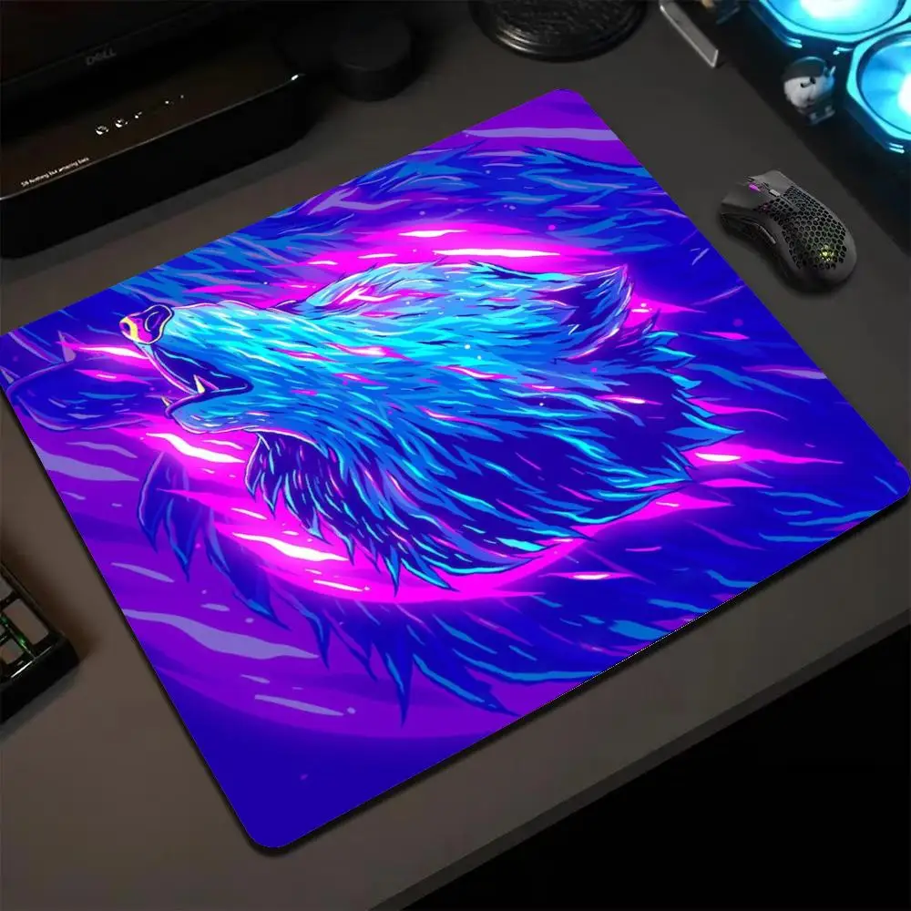 E-sports Neon Howling Wolf Small Mouse Pad Gaming Laptop Mousepad Gamer Carpet Keyboard Mat Cool Wildlife Animal Art Mouse Pads