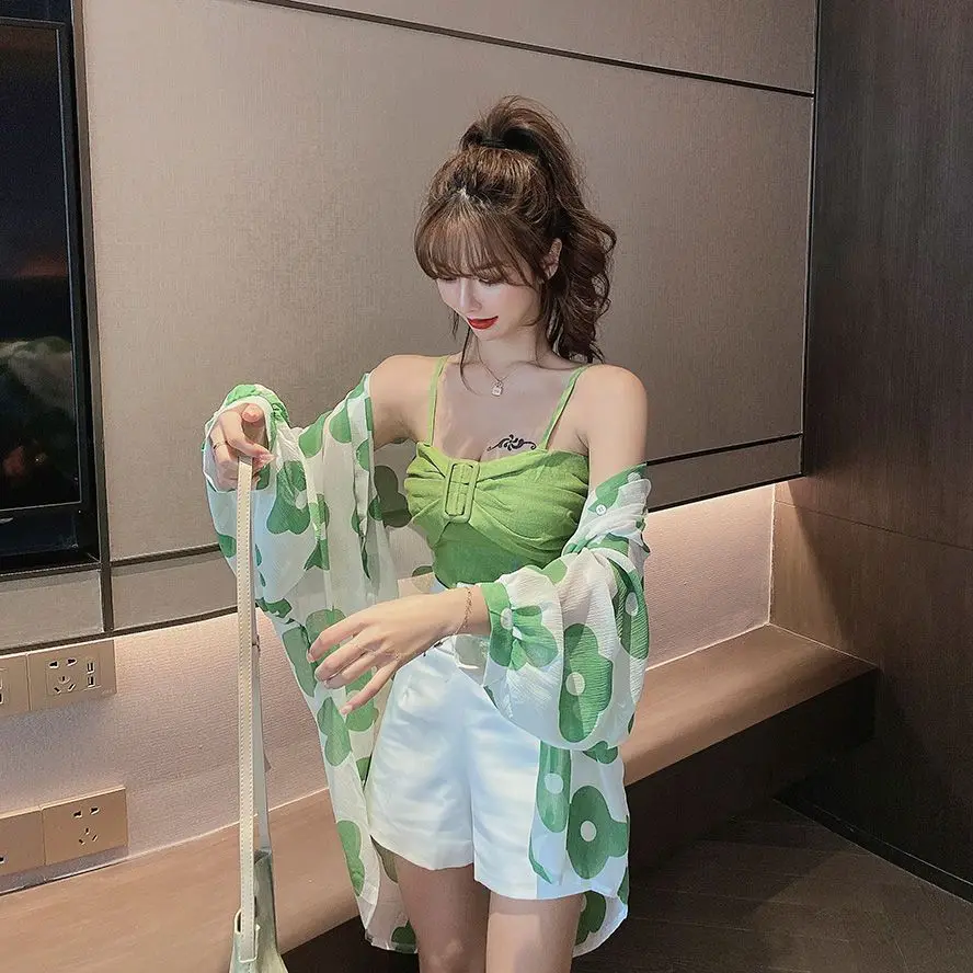 قميص واقي من الشمس مكون من ثلاث قطع شورت واسع الساق بحمالات مكونة من قطعتين بدلة صيفية عصرية جديدة