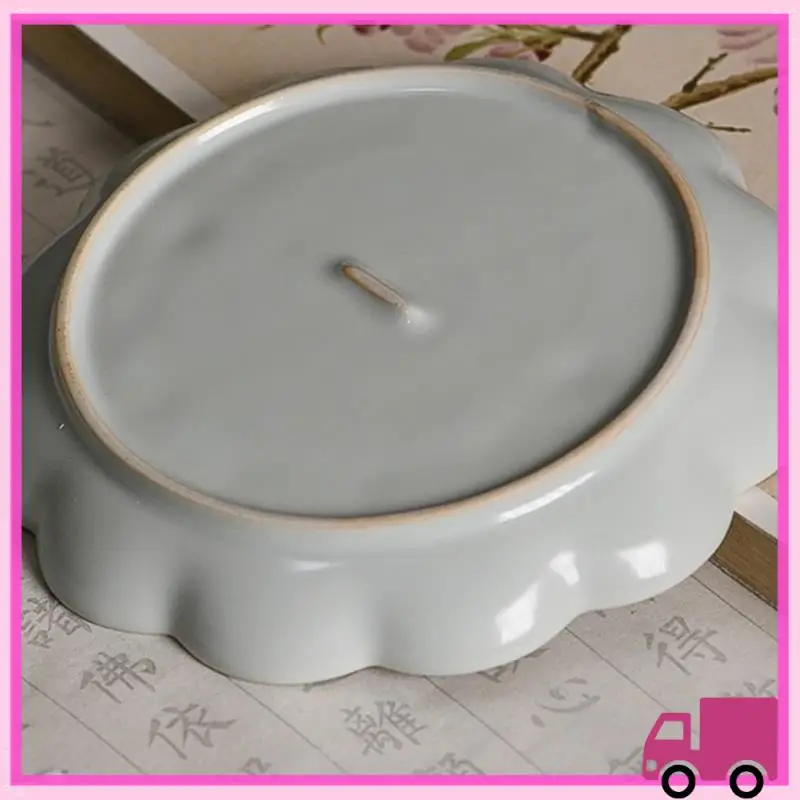 

Compact Handmade Celadon Palette Plum Blossom-Shaped Watercolor Paint Tray Ru Kiln Plate And Pen Holder