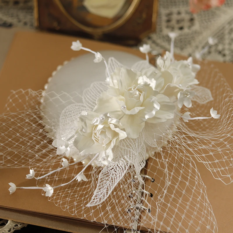 

Mini White Satin Fascinator Hat Hair Clips for Women Bridemaid Church Dance Show Tea Party Fascinators Flower Pearls Headpiece