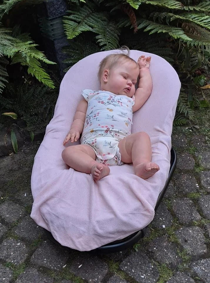 ตุ๊กตาเด็กทารกหลับตาเหมือนจริง ขนาด 24 นิ้ว ทำจากผ้าเนื้อนุ่ม แบบรีบอร์น พร้อมผมปลูกด้วยมือ และดีไซน์น่ากอดสำหรับเด็กผู้หญิง