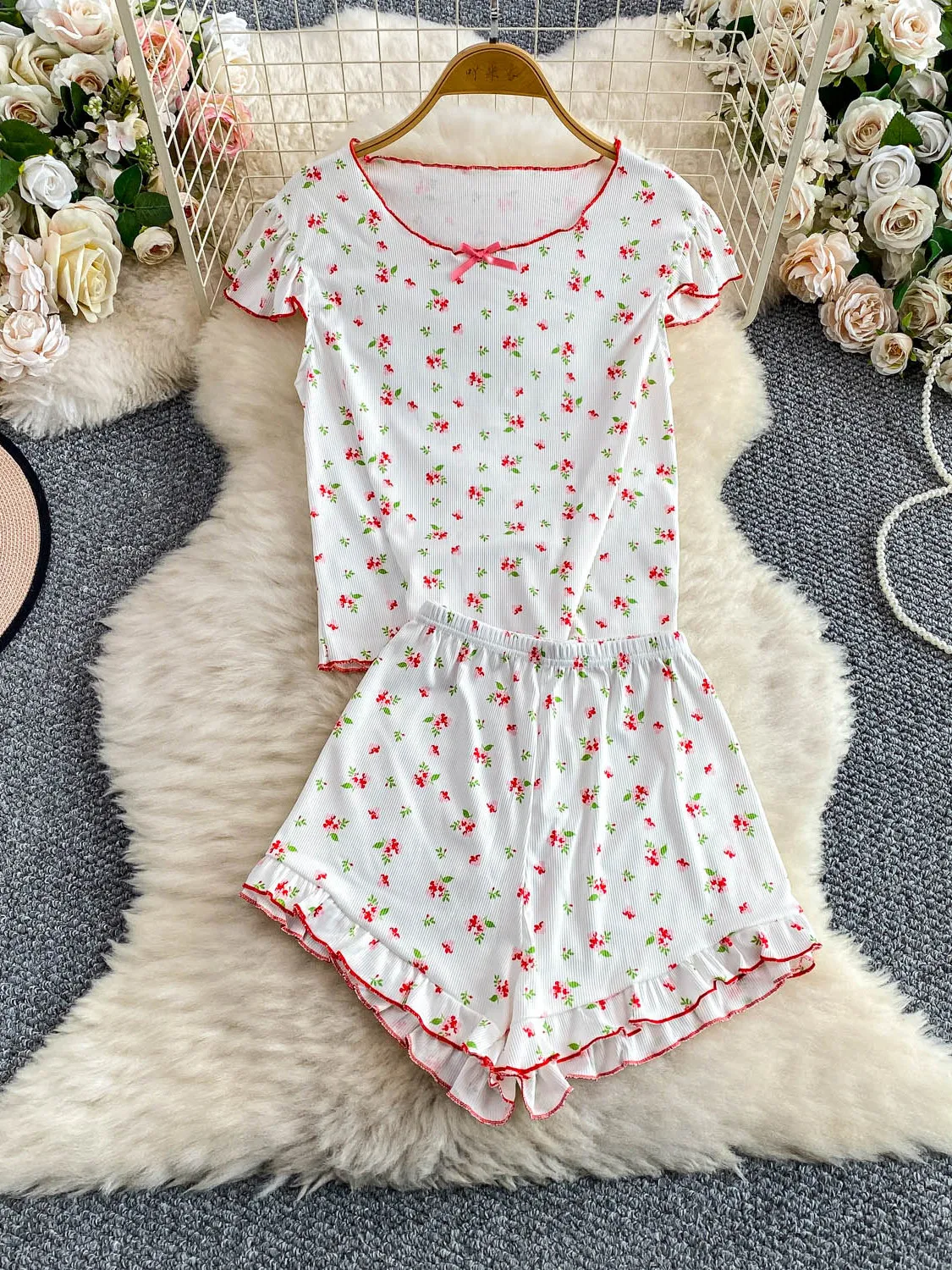 

Sweet Floral Ice Silk Texture round Ne ort Sve T-irt High Waist Slimming Hem ort Pants Two Piece Set for Women