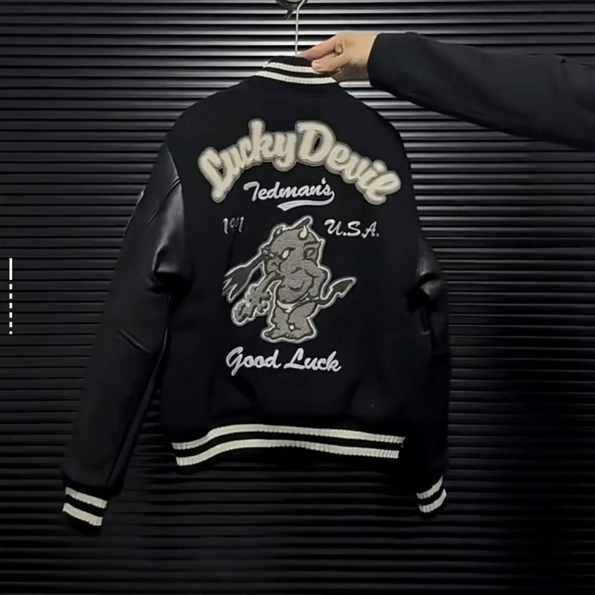 

SUDA Luy Devil Embroidery Baseball Jaet Thiened Cotton Polyester Warm Casual Long Sve Youth Faion Cleanfit Coat