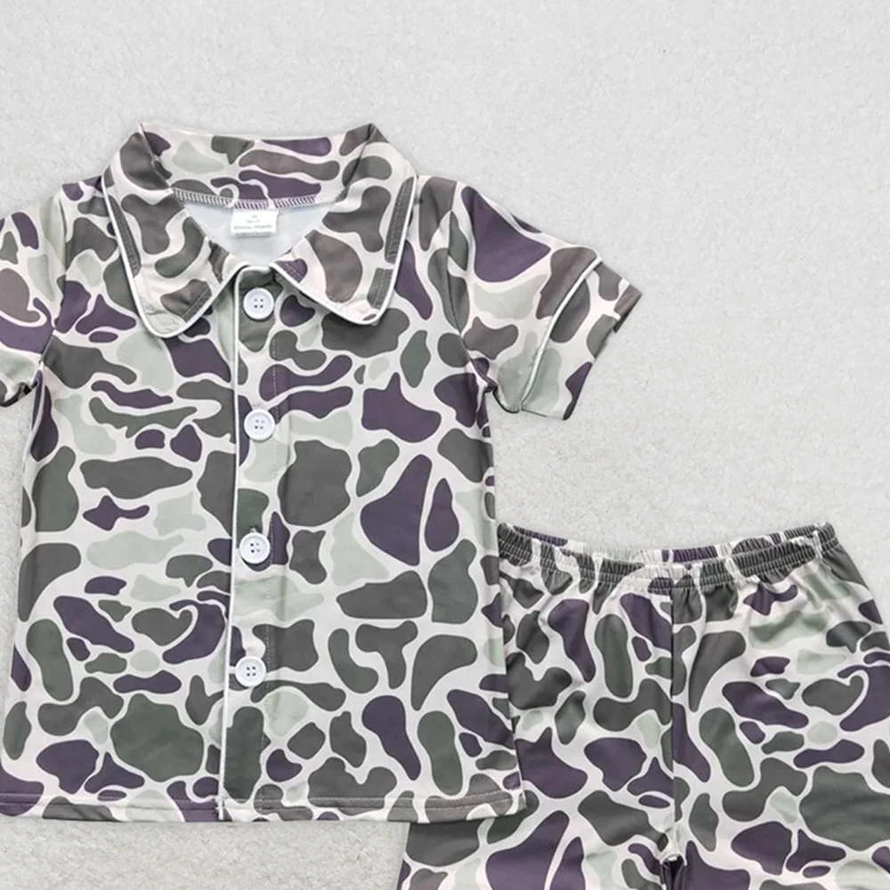 طقم قميص وسروال قصير بأزرار مموهة باللون الأخضر الفاتح للأطفال الصغار بأكمام قصيرة بيجامة صيفية مريحة تسمح بمرور الهواء للأطفال