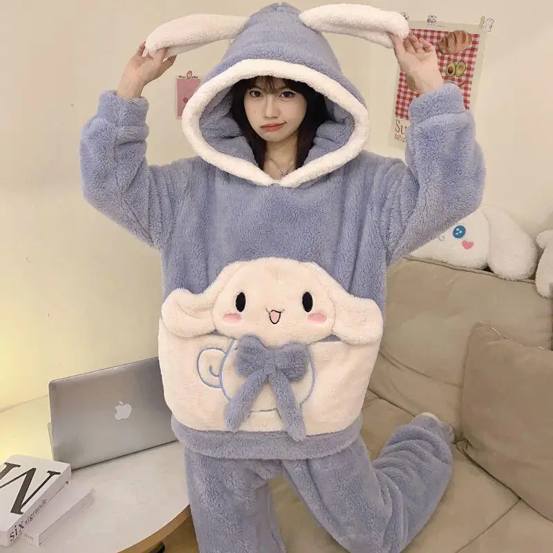 ชุดนอนกำมะหยี่ลายซินนามอโรล ซานริโอ้ สำหรับผู้หญิง ลายการ์ตูนเฮลโลคิตตี้ คุโรมิ แขนยาว อุ่นสบาย น่ารัก ชุดนอนเมโลดี้สำหรับสาวๆ