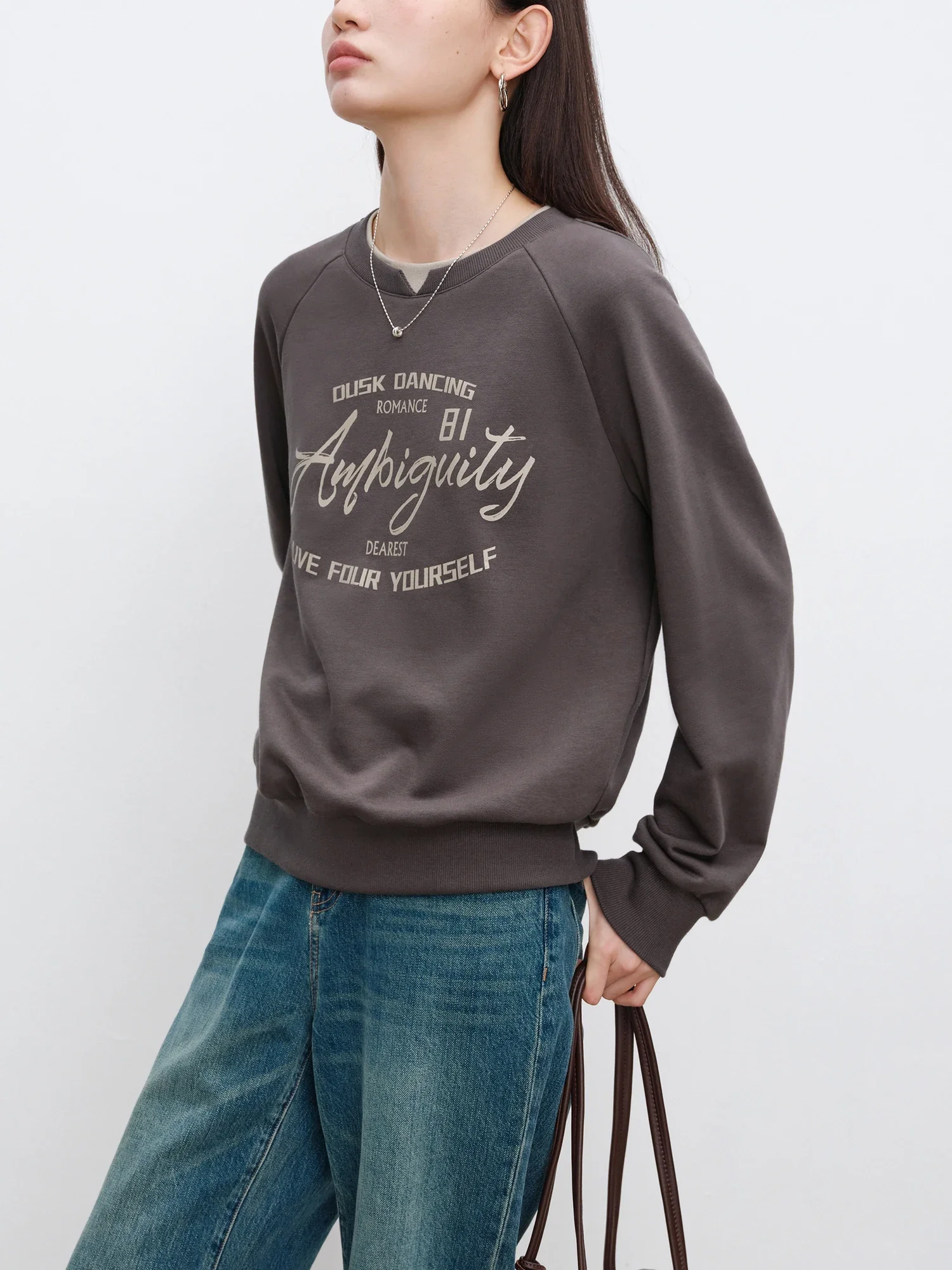 ZIQIAO Women Sweatshirts Retro Letter Printed Round Neck Raglan Sleeve Casual Tops Autumn Cotton Female Sweatshirt 24ZQ93256