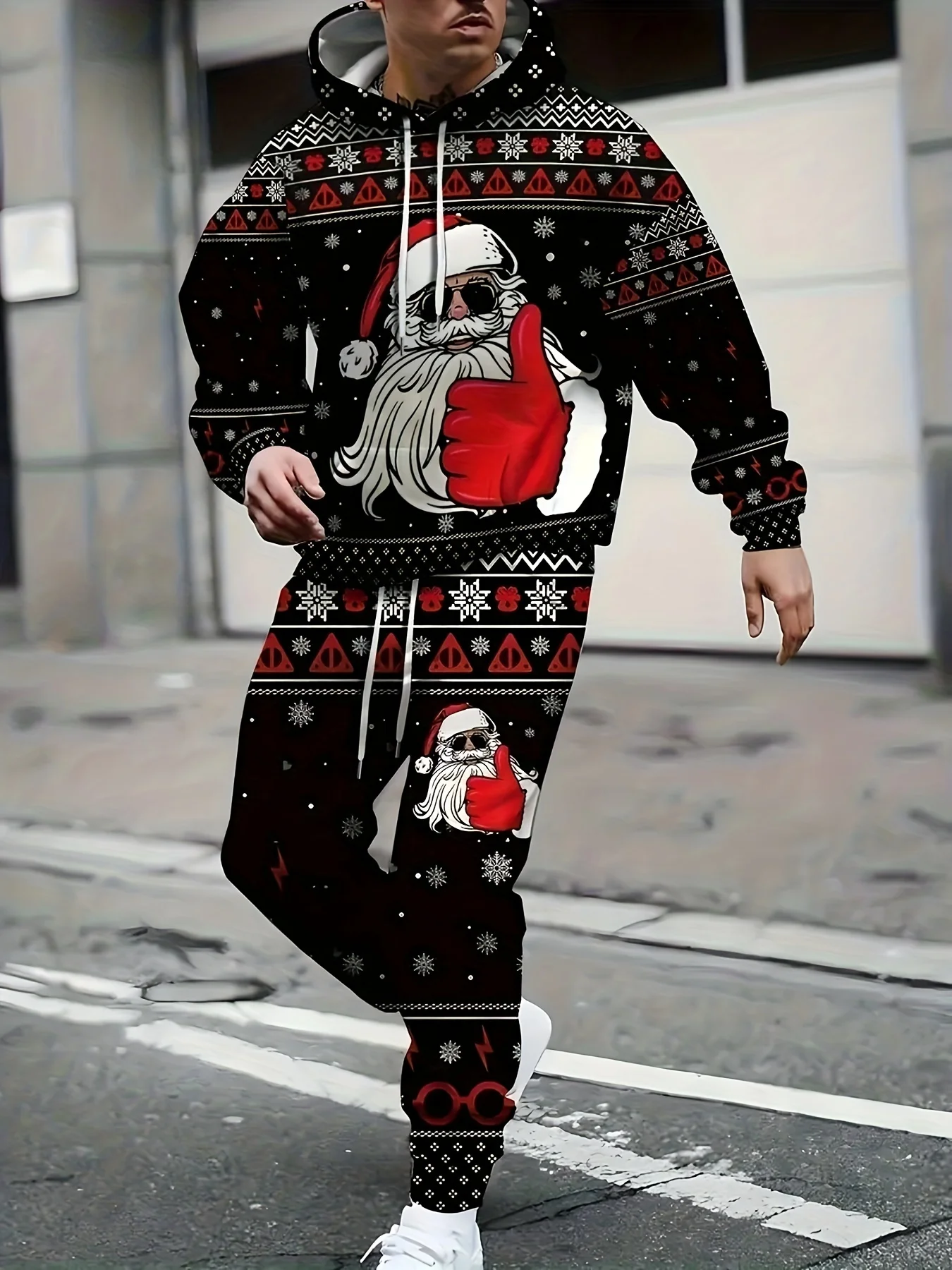 

Необходимо для законодателей моды! Самая продаваемая толстовка с капюшоном 2025 года имеет свободный крой и привлекательные персонализированные принты.