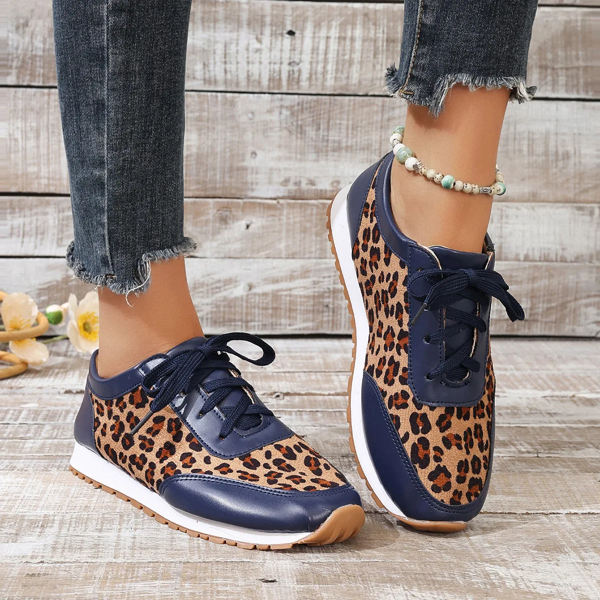 NOVEDAD DE VERANO 2025, zapatillas de deporte con estampado de leopardo y parte inferior gruesa de talla grande para mujer, con cordones delanteros, estilo romano cómodo e informal