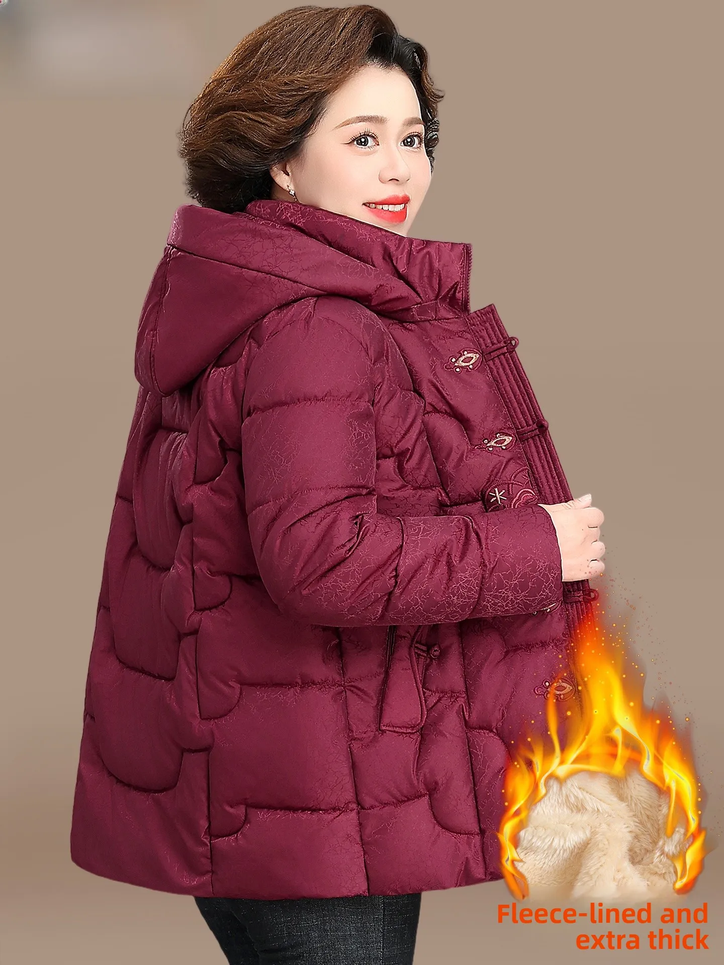 

Утепленная хлопковая куртка красного цвета для женщин среднего и старшего возраста: модная, свободного кроя, теплая, из полиэфирного волокна